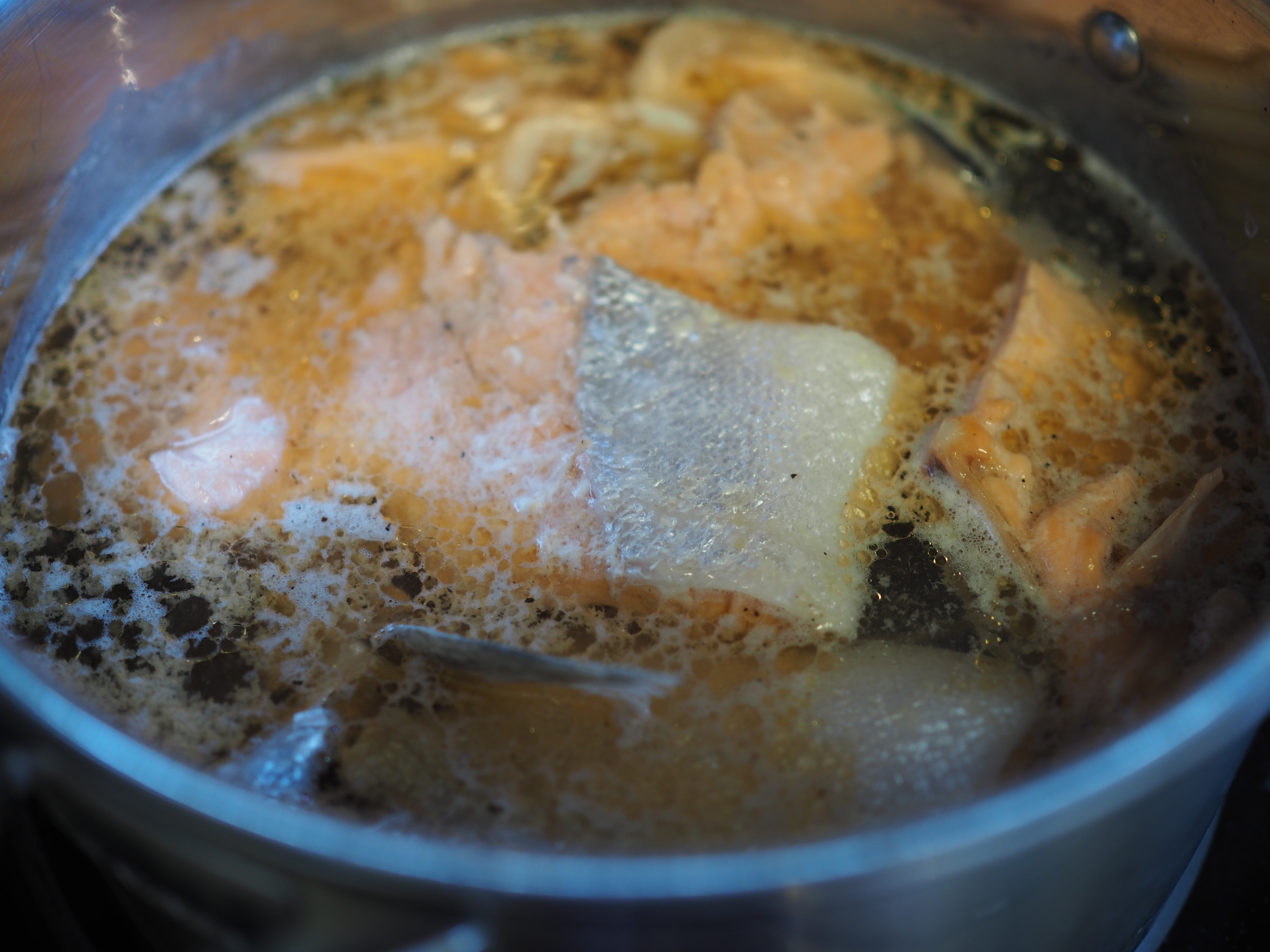 Norwegian gravlax with dill-stewed potatoes and served with a classic mustard sauce (Gravlaks med sennepssaus og dillstuede poteter)