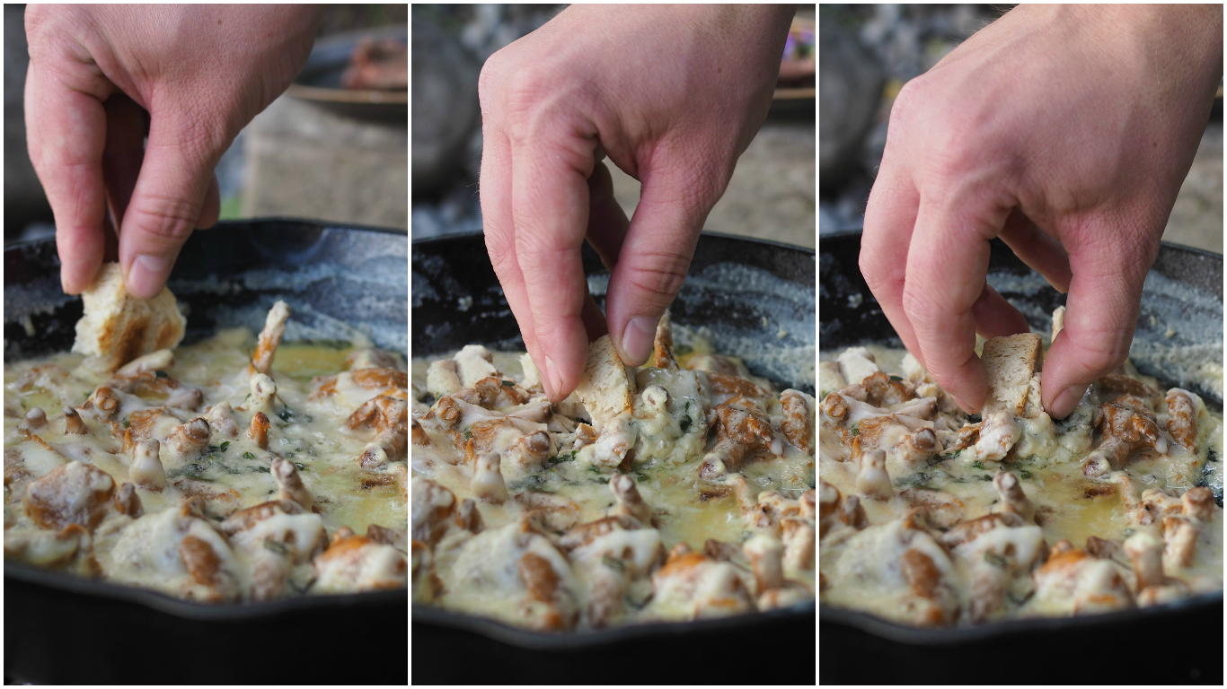 Skillet Chantarelle and Cheese Fondue (Kantarelle med Geitost)