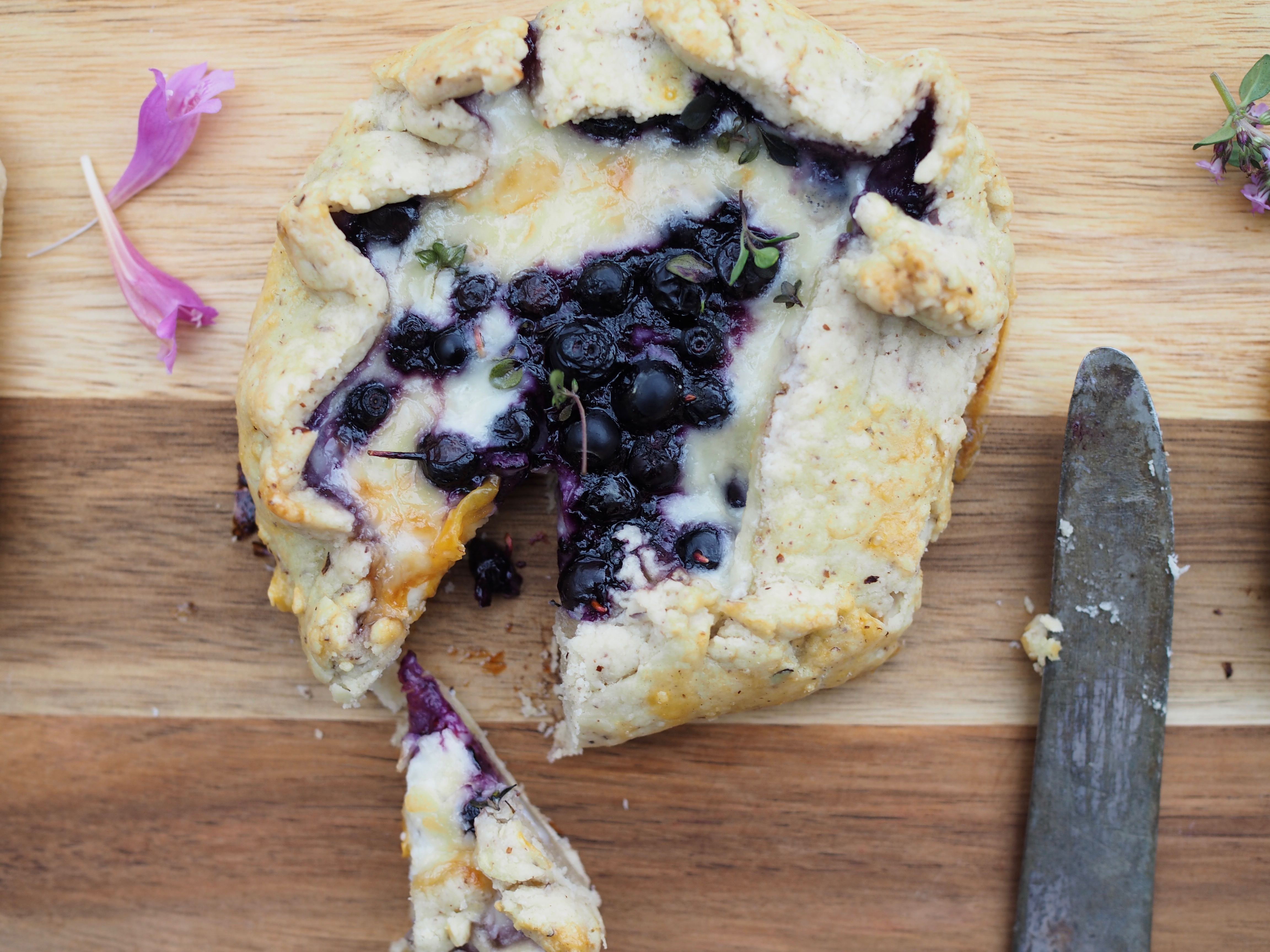 Savory Berry Tartlets (Velsmakende Baerpai)