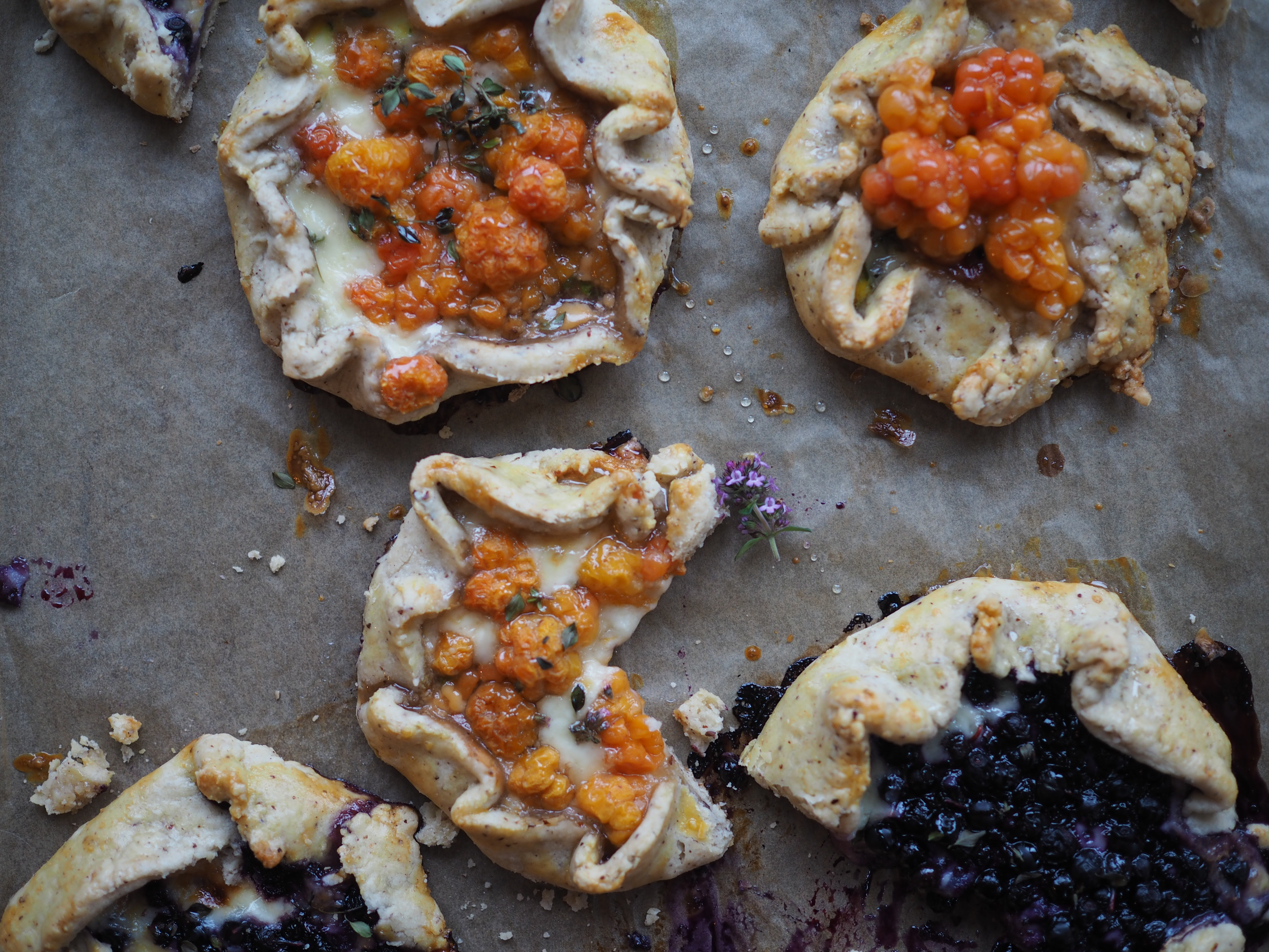 Savory Berry Tartlets (Velsmakende Baerpai)