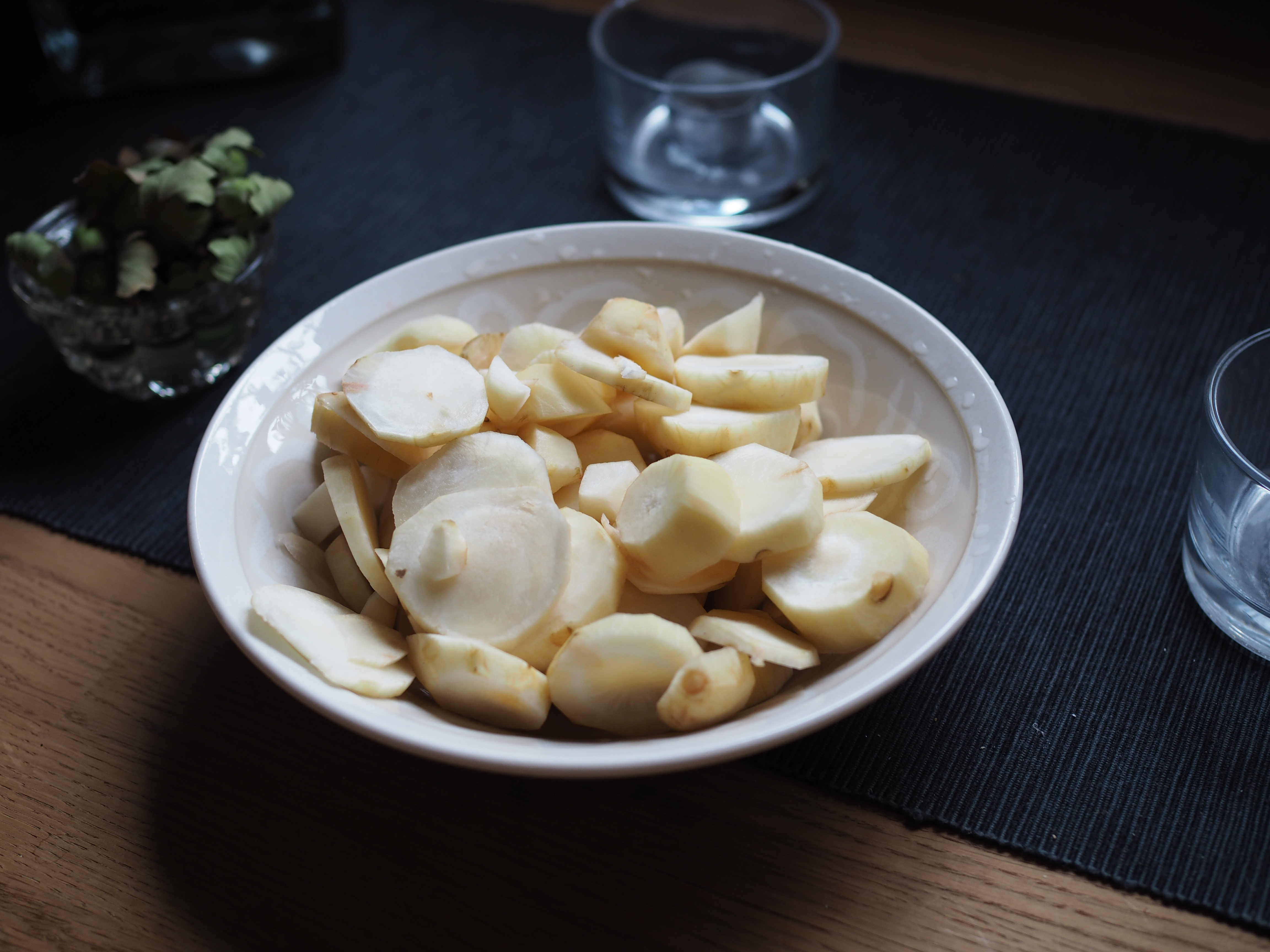 Jordskokksuppe (Creamy Jerusalem Artichoke Soup)