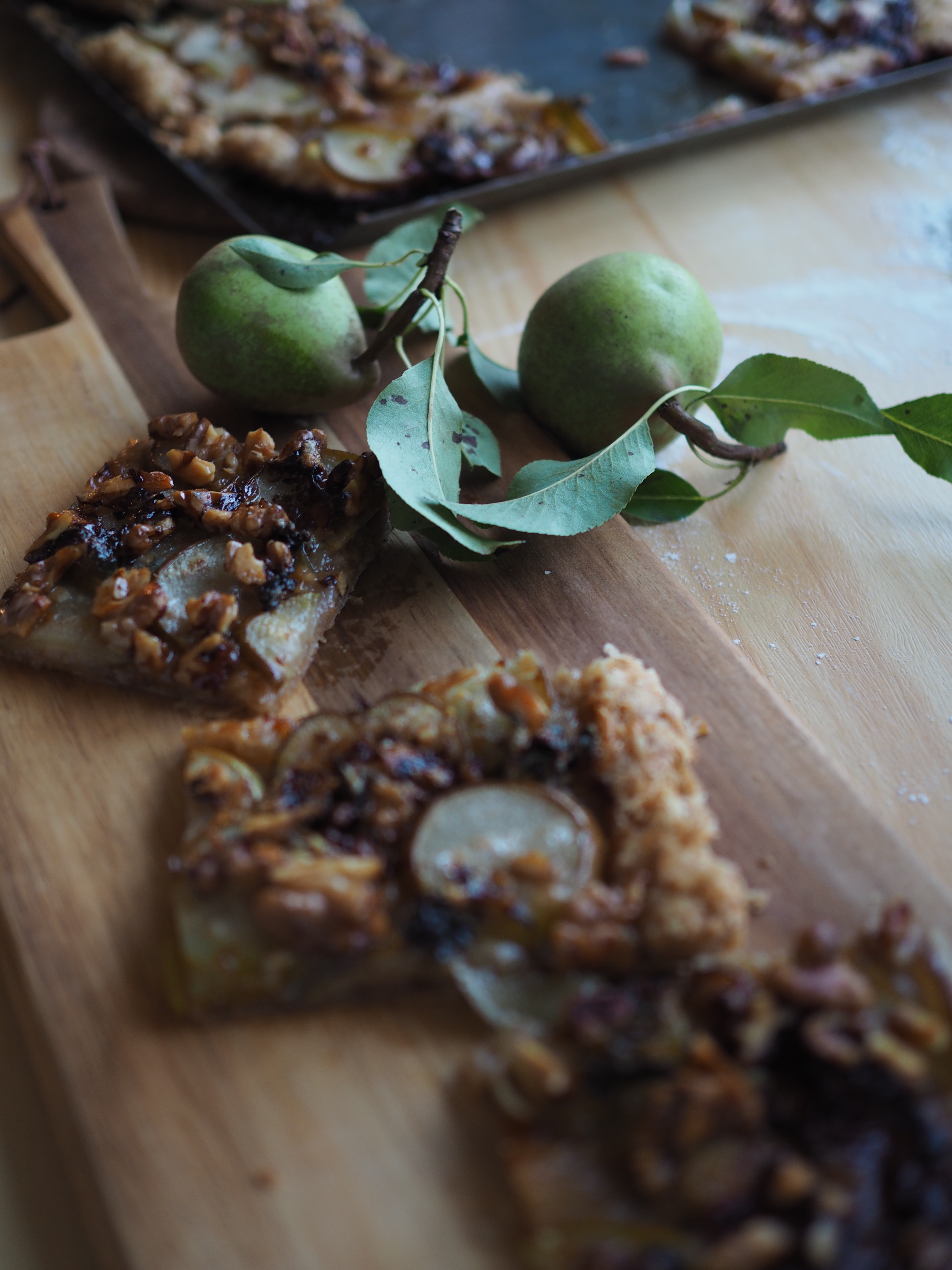 Savory Pear Tart with local honey, blue cheese, walnuts and a whole wheat puff pastry (Pæreterte)