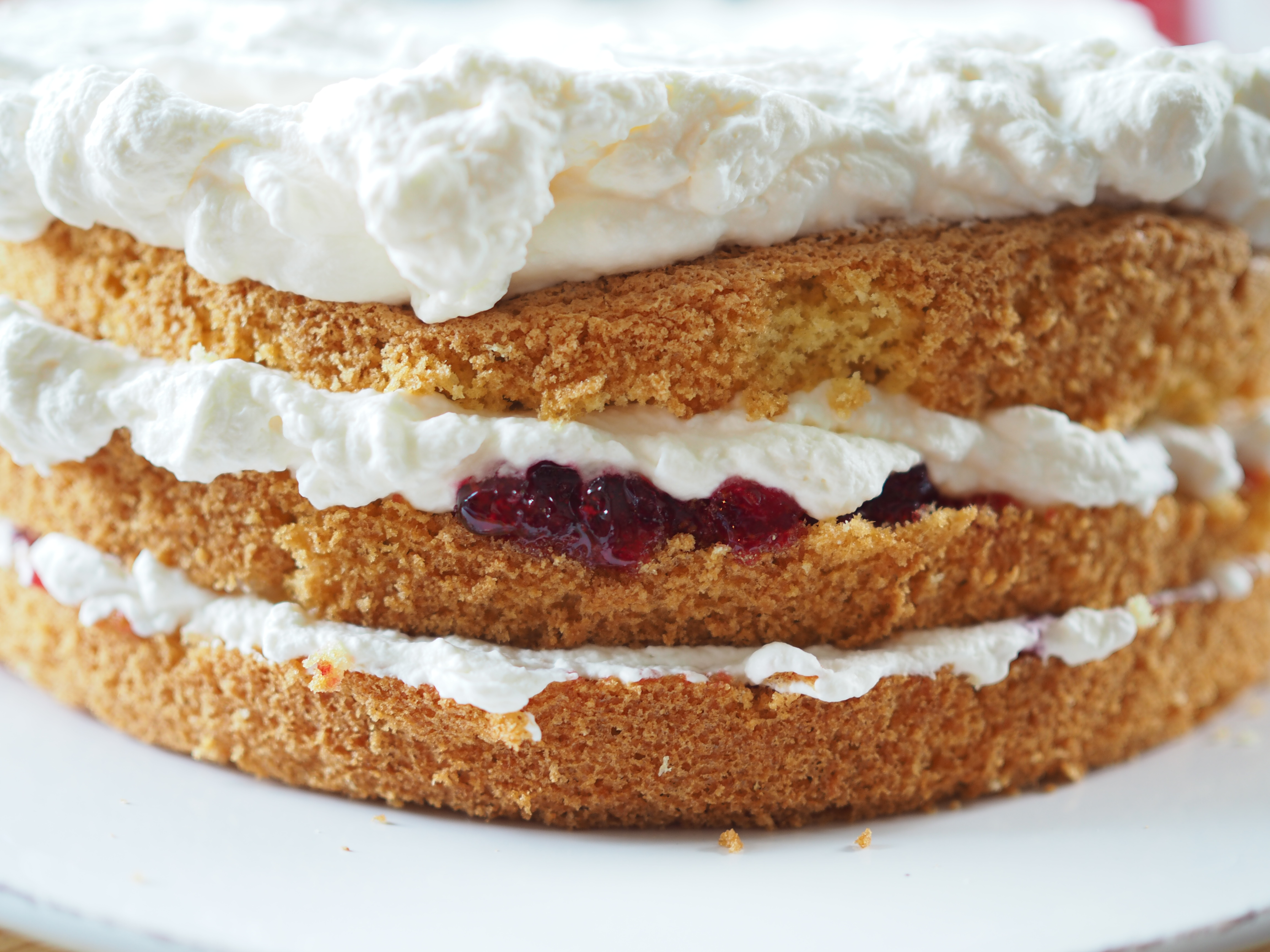 Bløtkake med Tyttebaer (Norwegian Layer Cake with Lingonberries)
