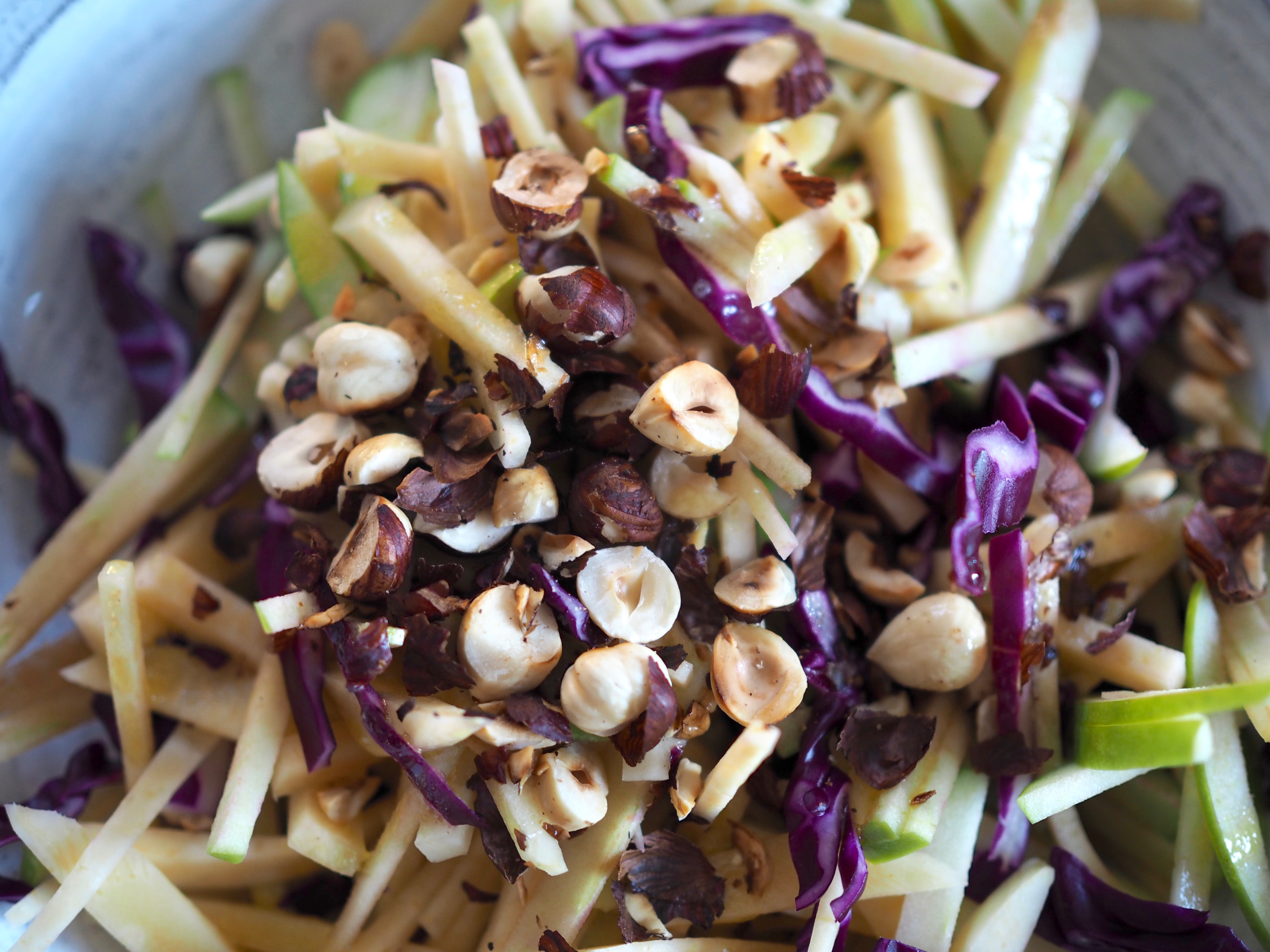 Rutabaga Salad with Apples (Kålrabi Salat med Epler)