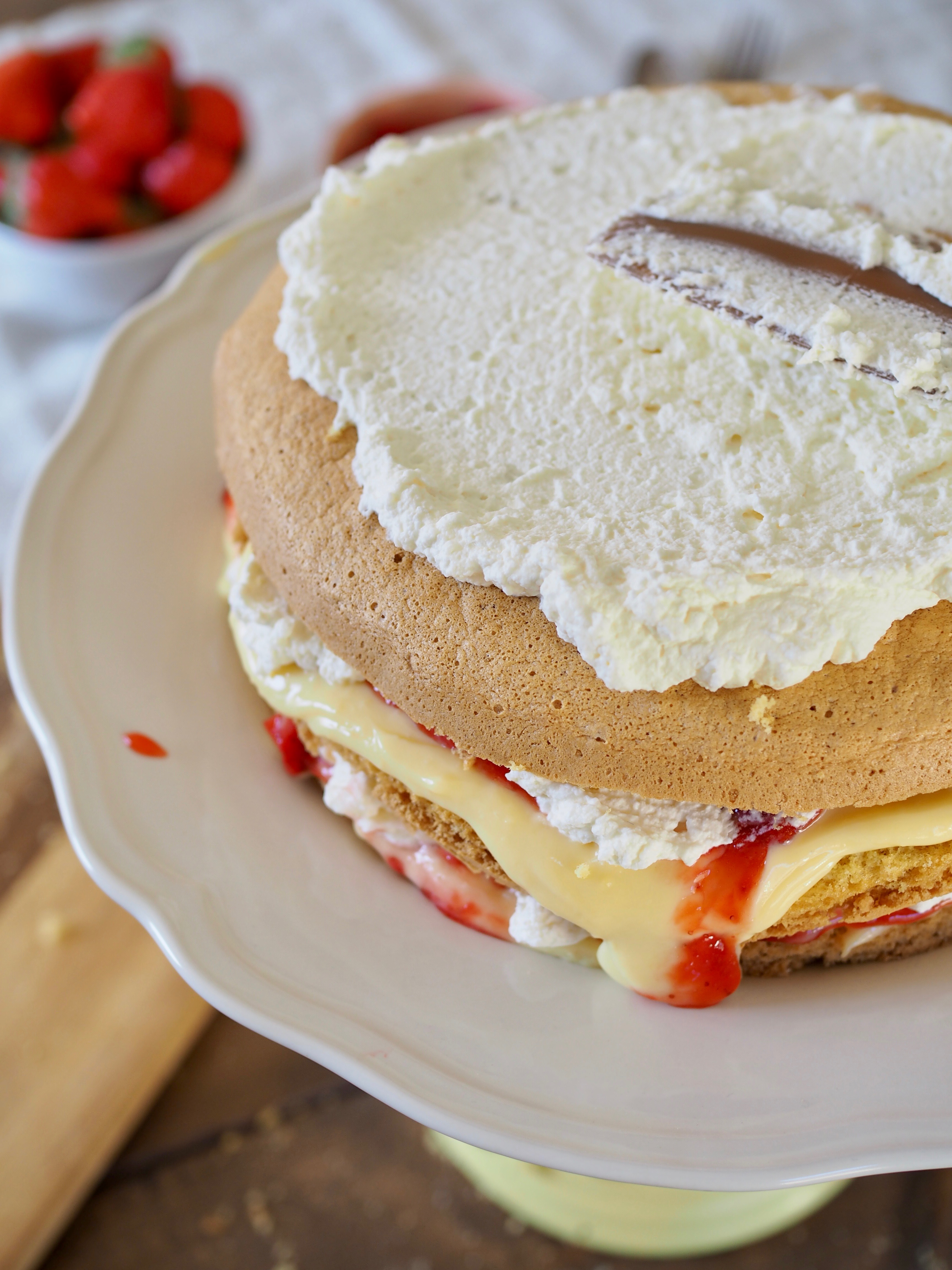 Bløtkake (Norwegian Cream Cake)