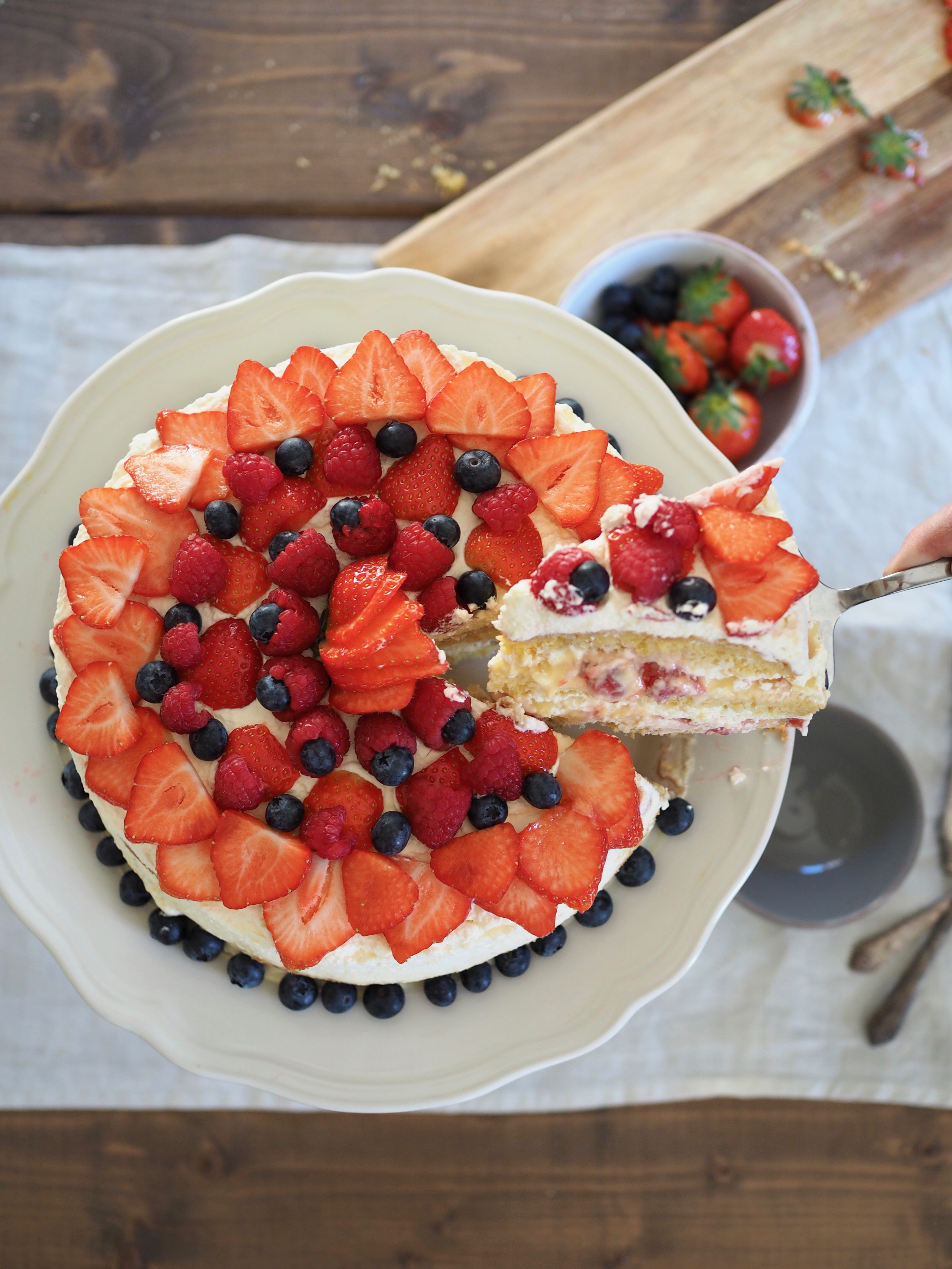 Bløtkake (Norwegian Cream Cake)