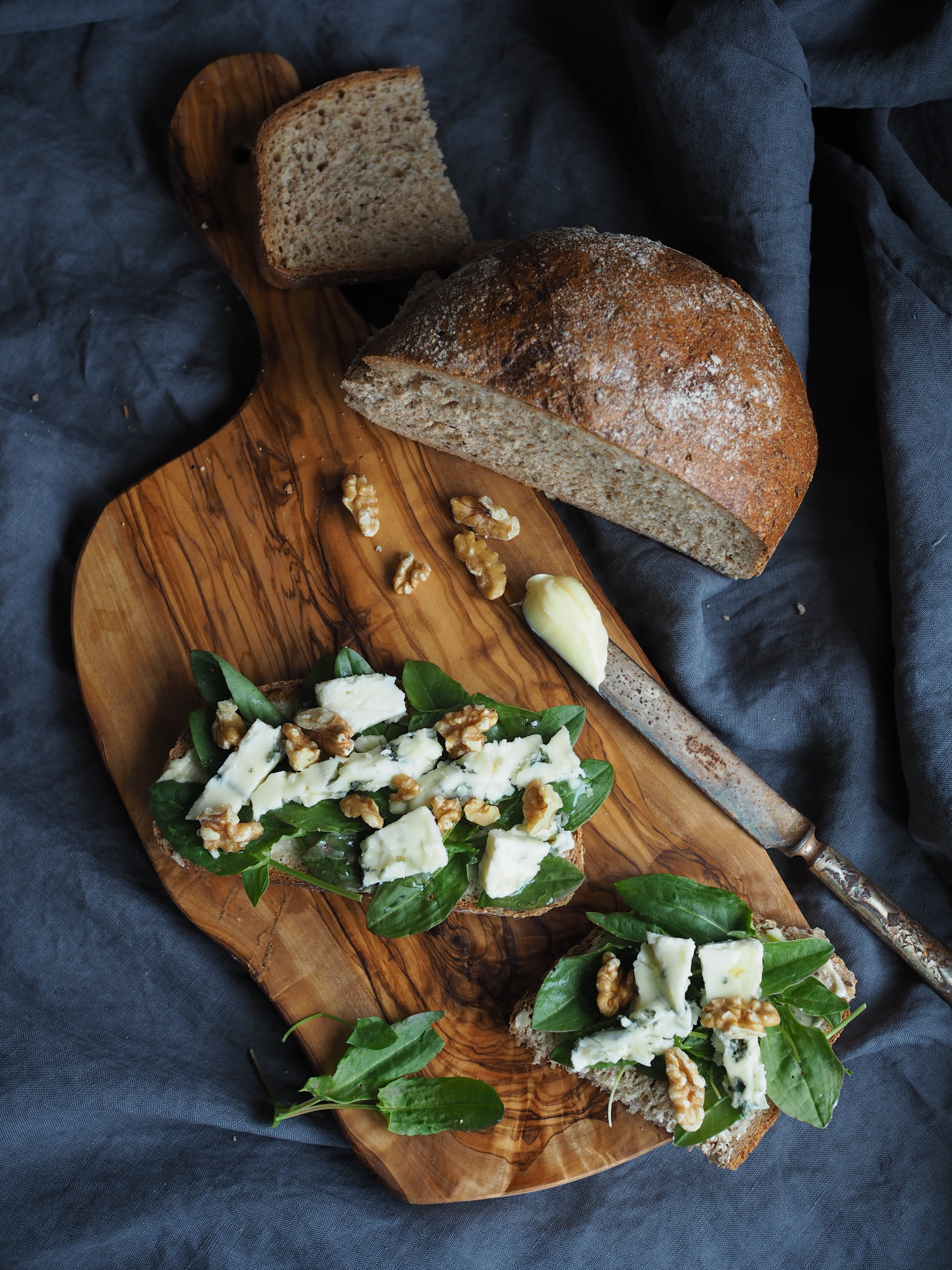 Wild Sorrel & Blue Cheese Smørbrød (Engsyresmørbrød med Blåmuggost) 