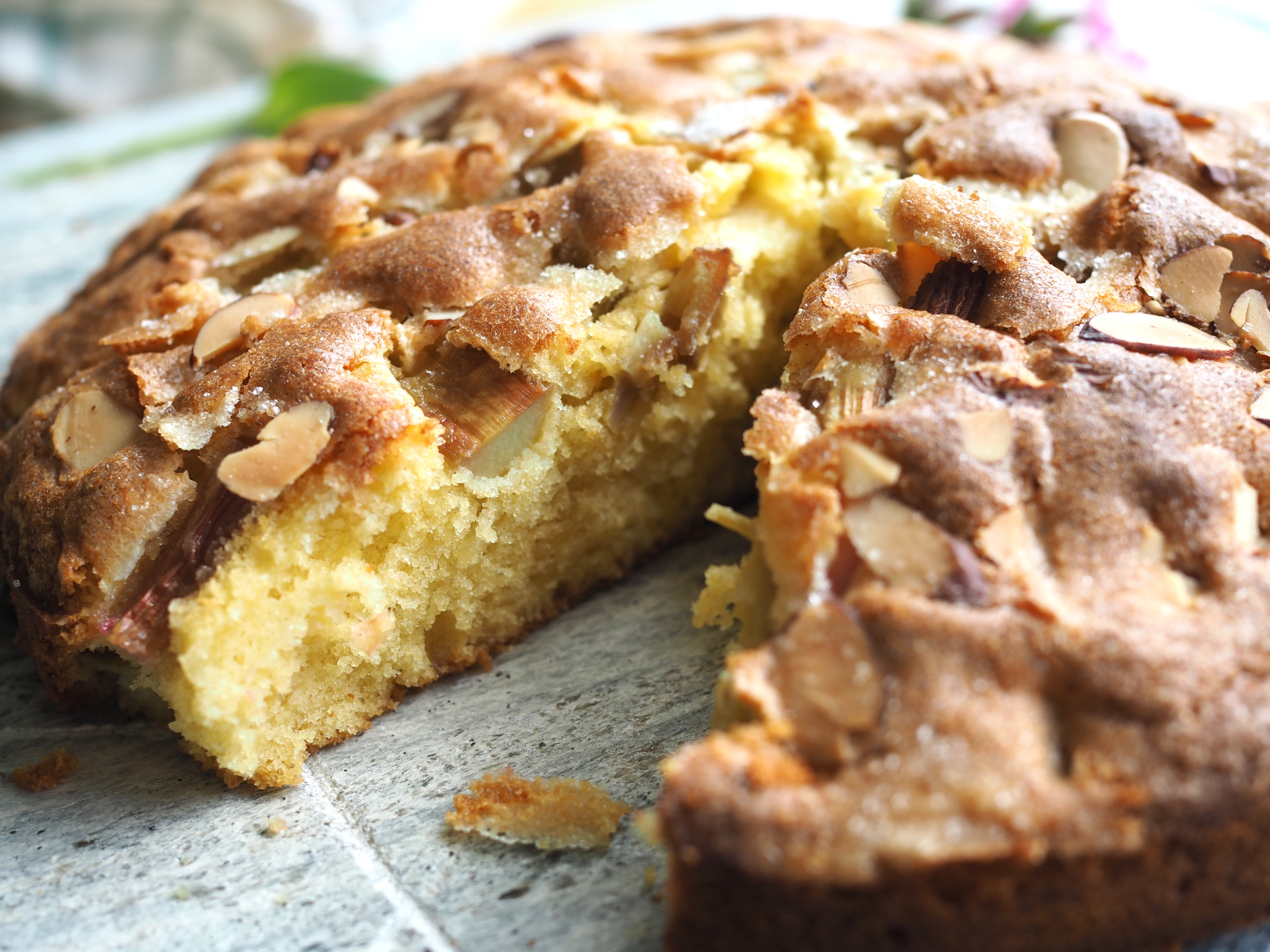 Simple Norwegian Rhubarb Cake (Rabarbrakake)