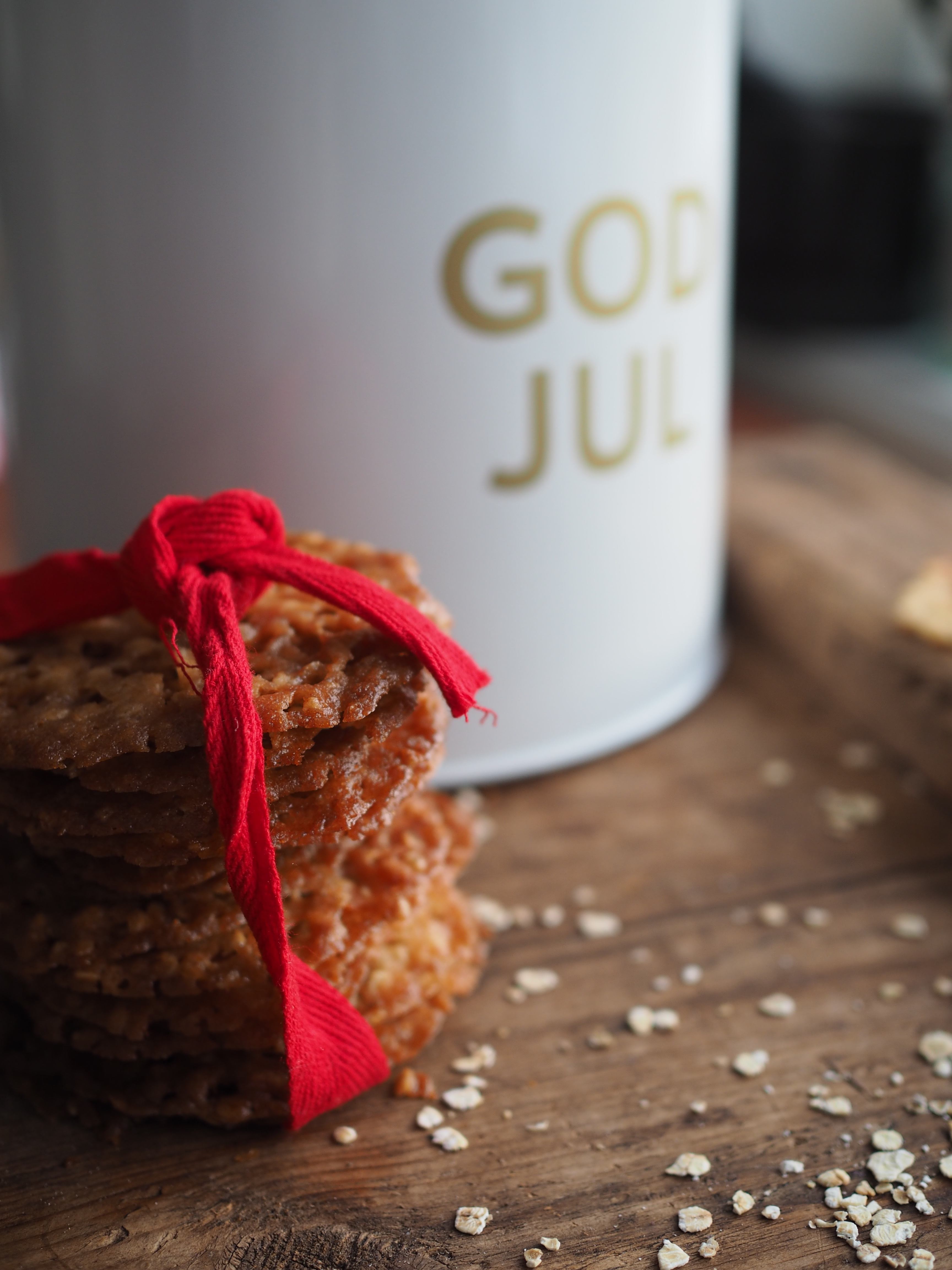 One of the great things about holiday baking is that everyone has their traditions and favorites. Recipes which span for generations, recipes that cross continents, recipes that adapt and evolve in one’s own kitchen. Each with a history and a story. Sitting around a table with friends a few weeks back and our conversation turned to holiday baking. In typical fashion for our area, most had plans to start off with making large batches of lefse to last through the season. We discussed favorite cookies, like pepperkaker (gingerbread), kransekake (almond tower cake) and krumkaker (wafer-like cakes). One friend, Anne Lise, turned to me, and with a broad smile and glitter in her eyes, told me that one of her favorite julekaker (Christmas baked goods) was knekk-kaker.