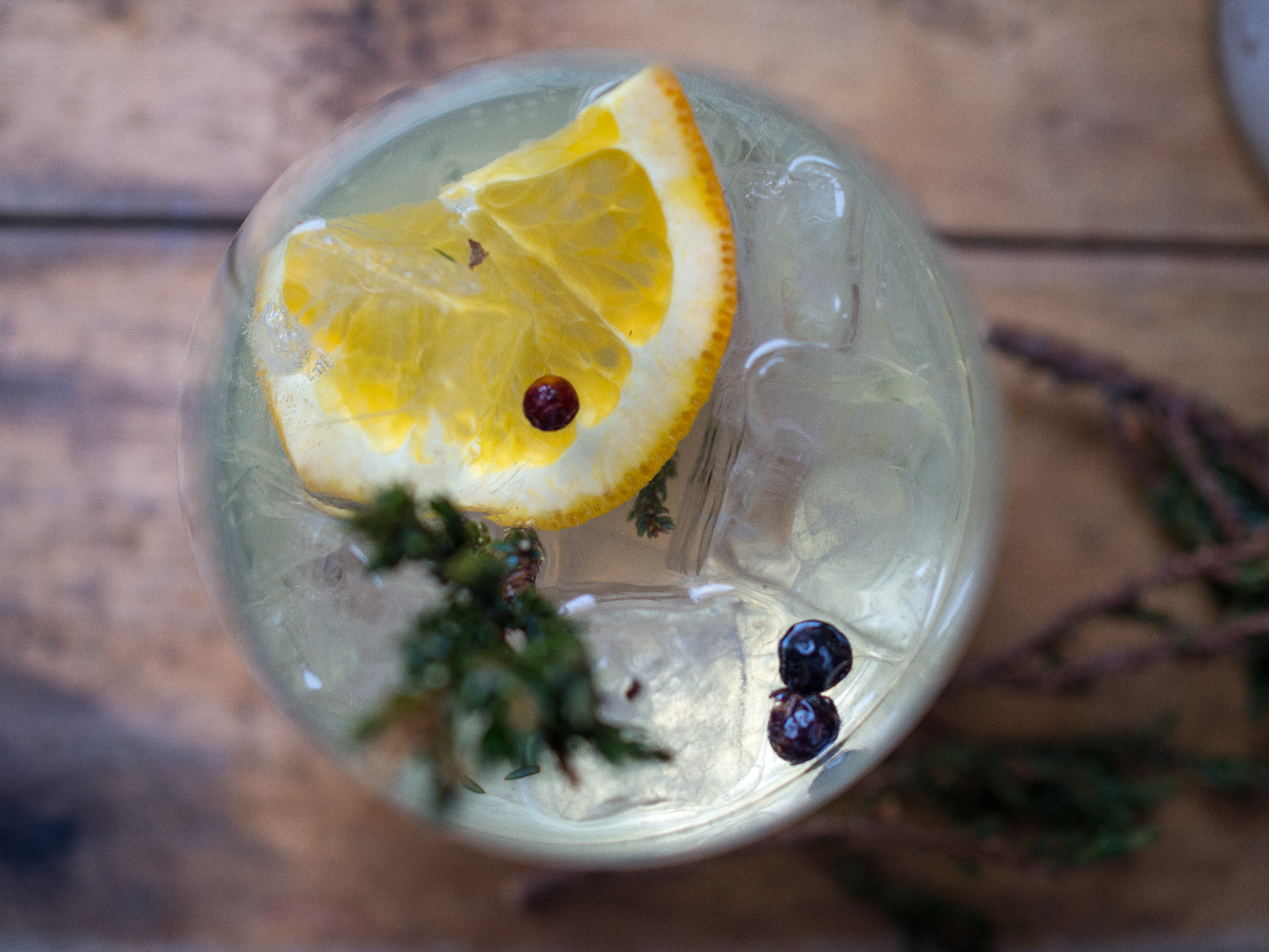 Aquavit, Orange and Juniper Cocktail (Akevitt-cocktail med appelsin og einer)