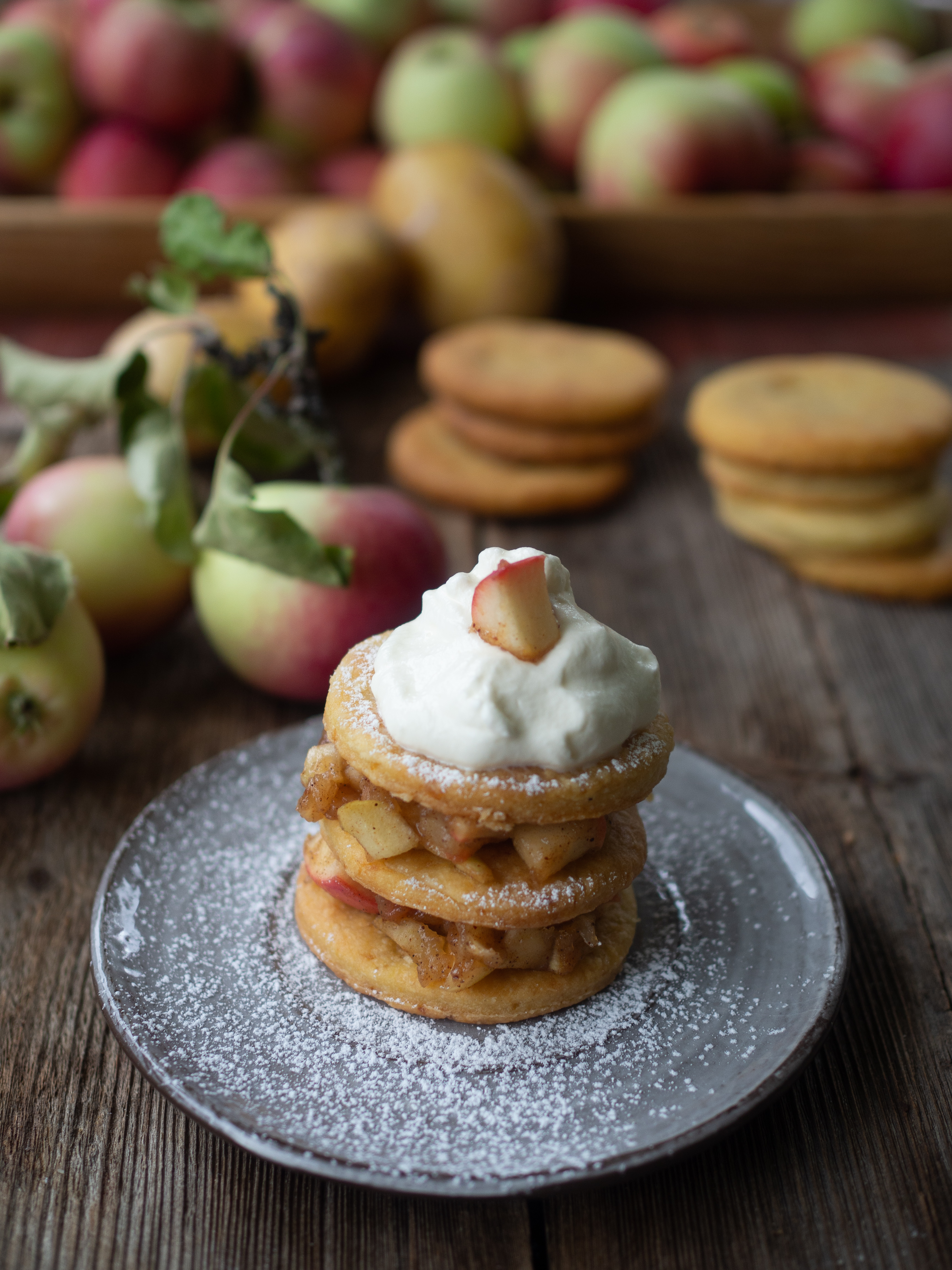 Potato Tarts with Spiced Stewed Apples (potet-terte)