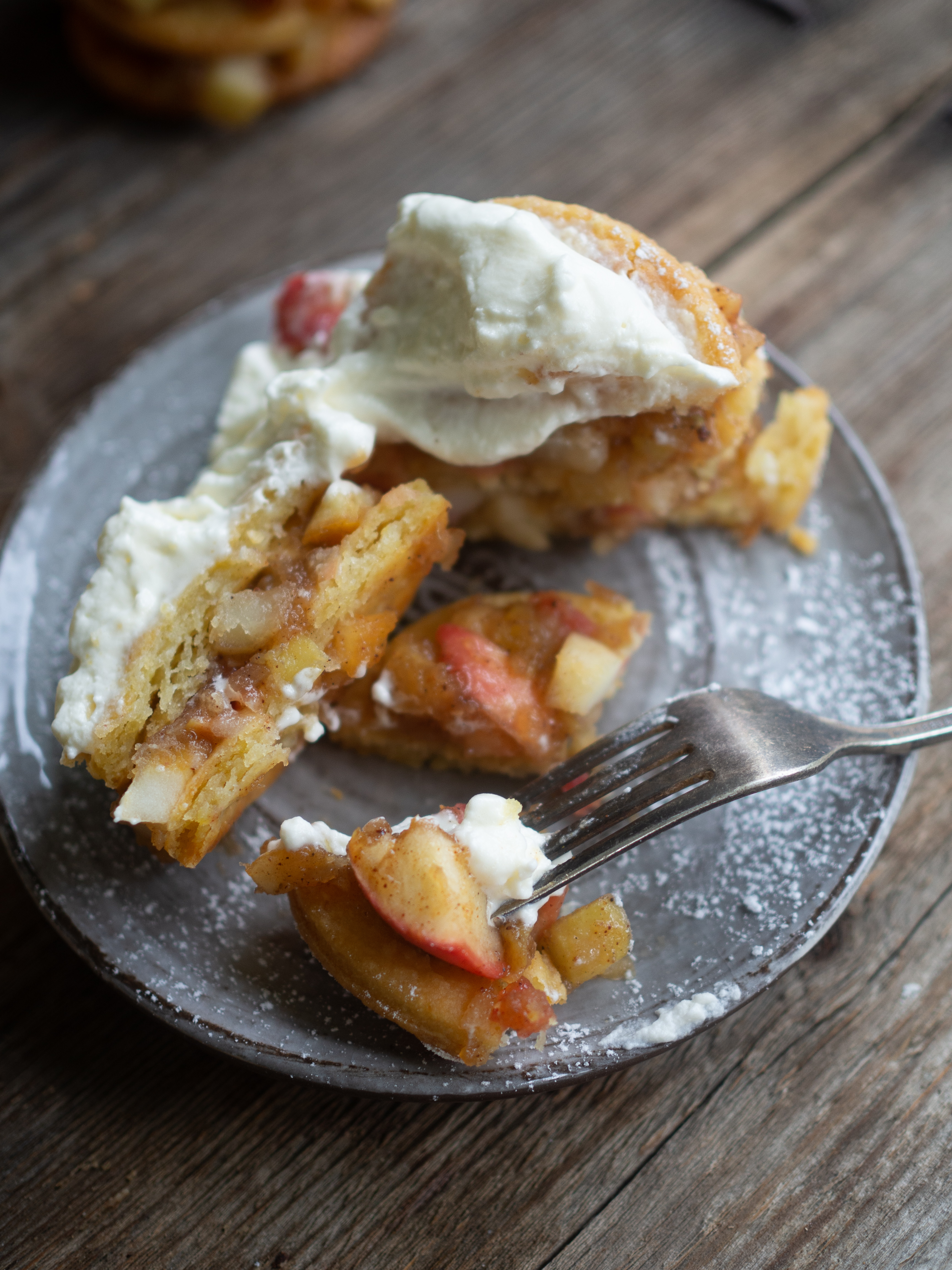 Potato Tarts with Spiced Stewed Apples (potet-terte)