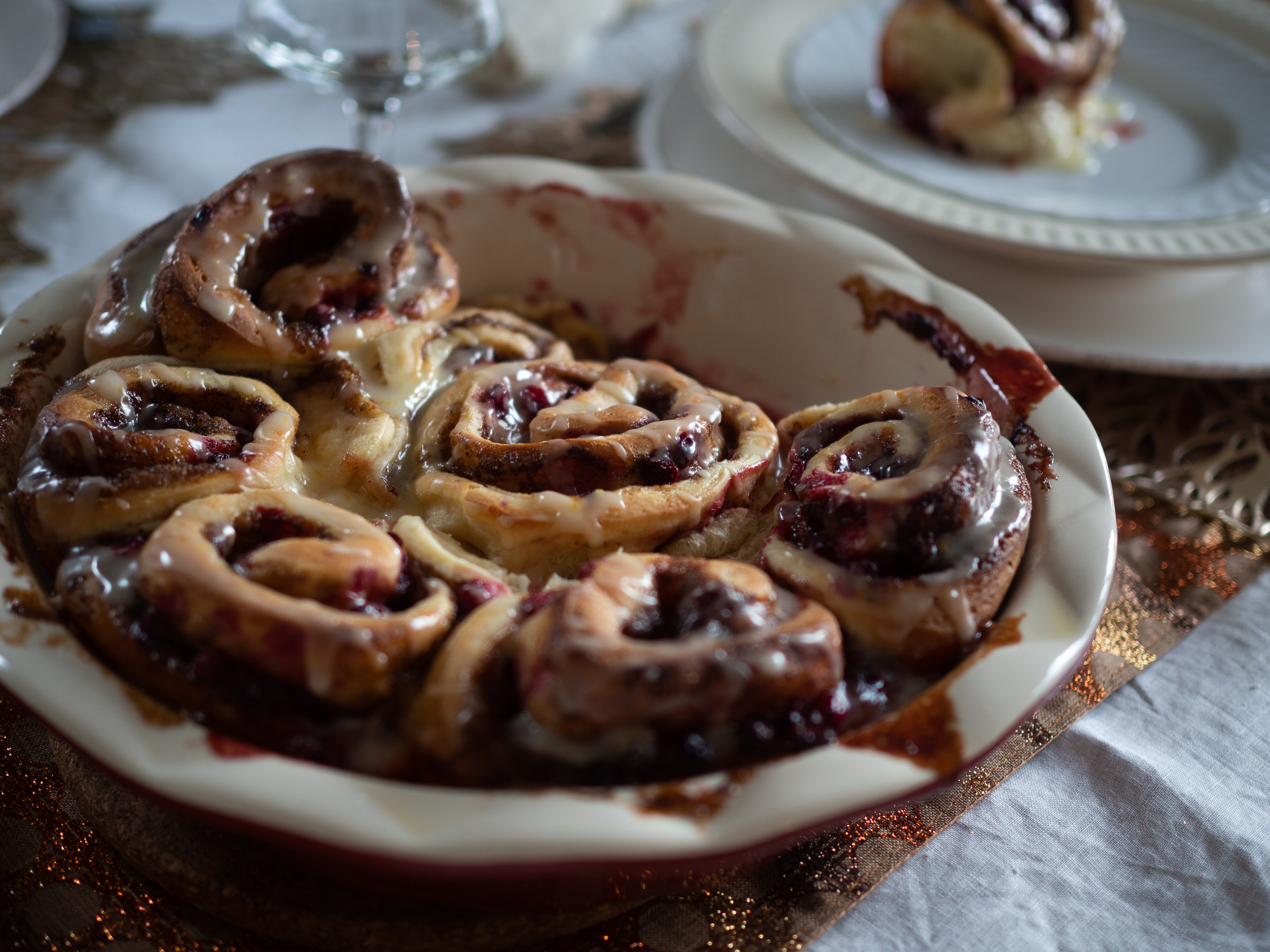 Lingonberry Cinnamon Sweet Buns (kanelsnurrer med tyttebær)