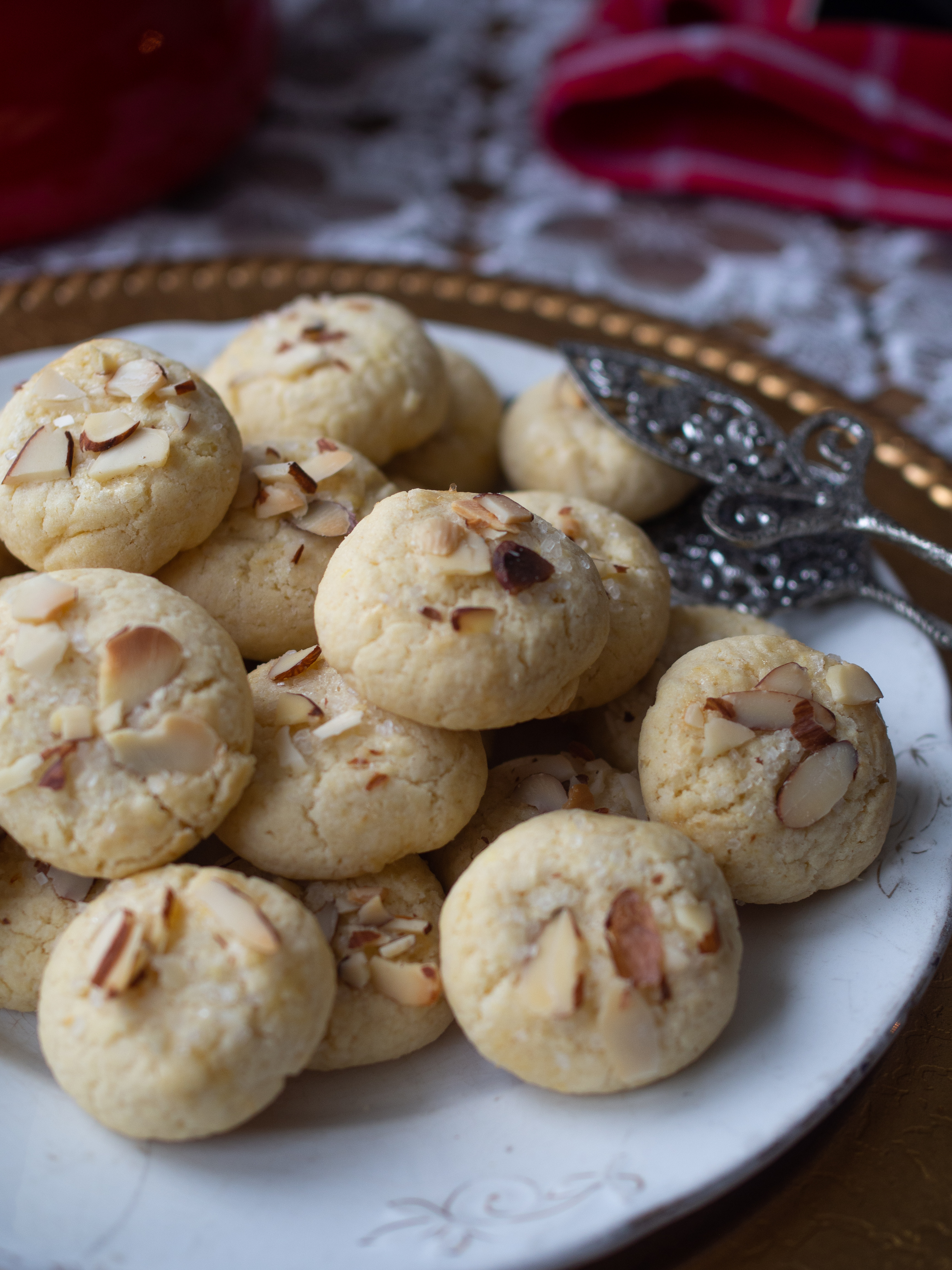 Serinakaker (Norwegian Christmas cookies)