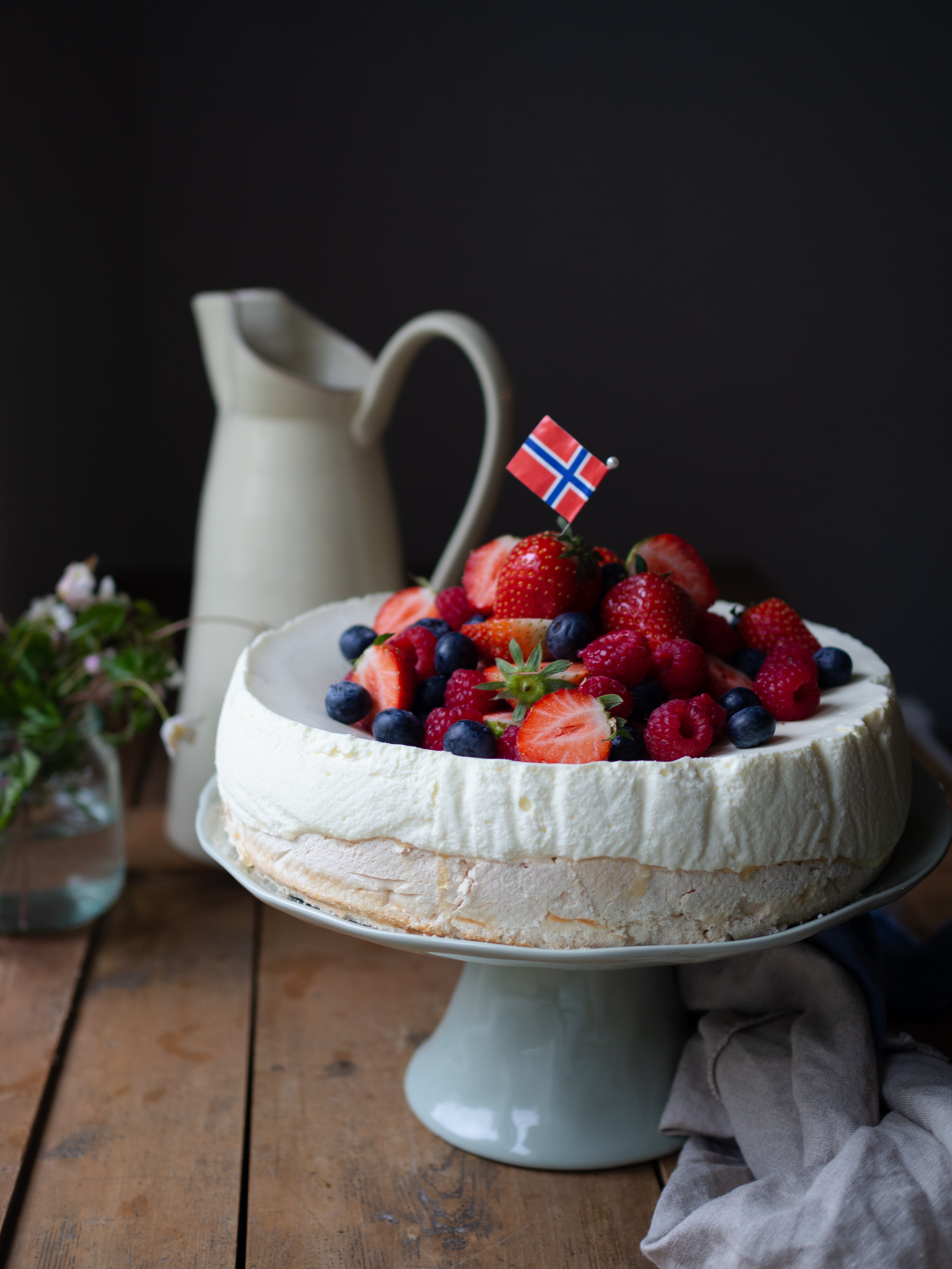 Pavlova Cheesecake (Ostekake) with Fresh Berries