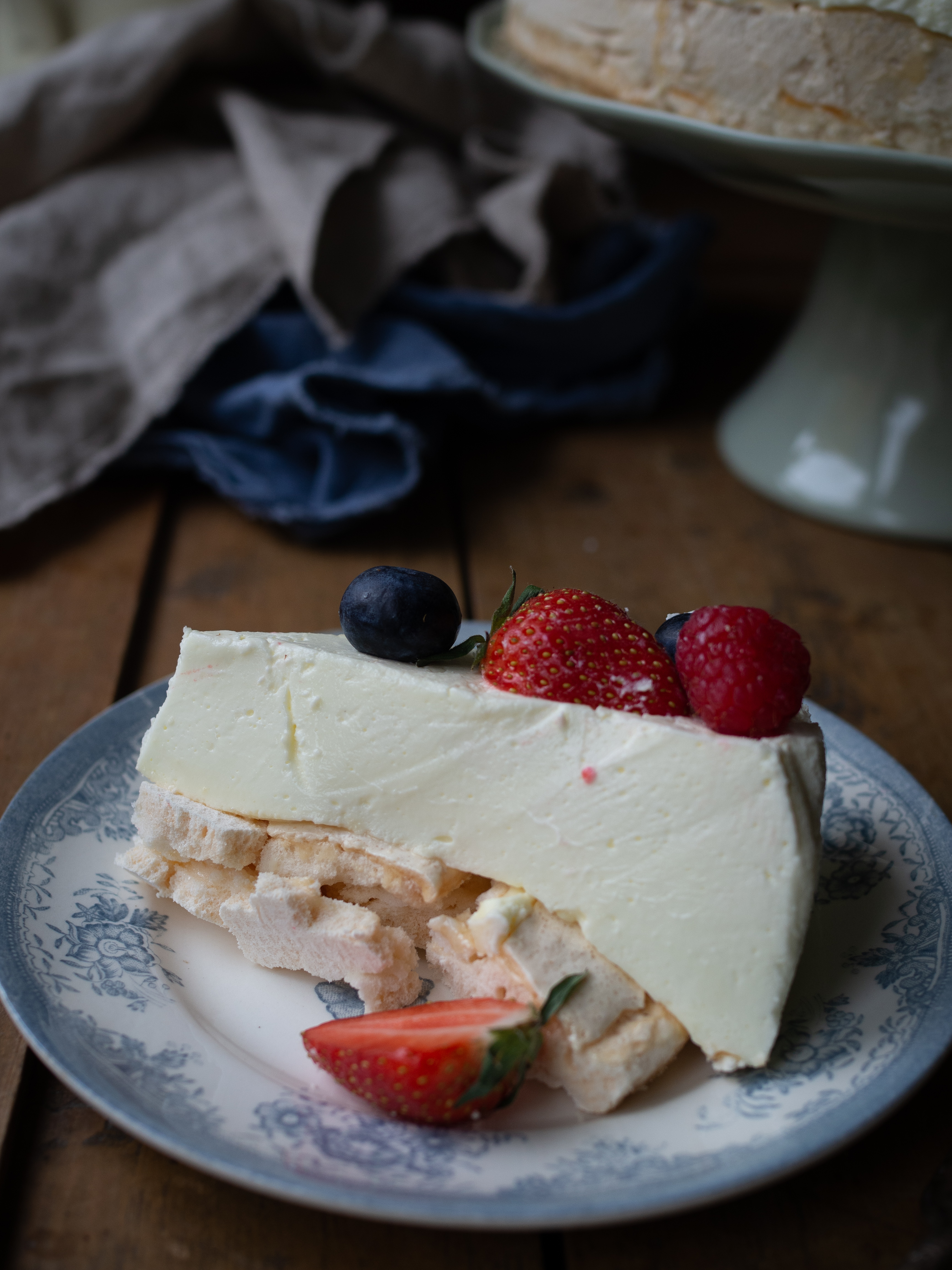 Pavlova Cheesecake (Ostekake) with Fresh Berries