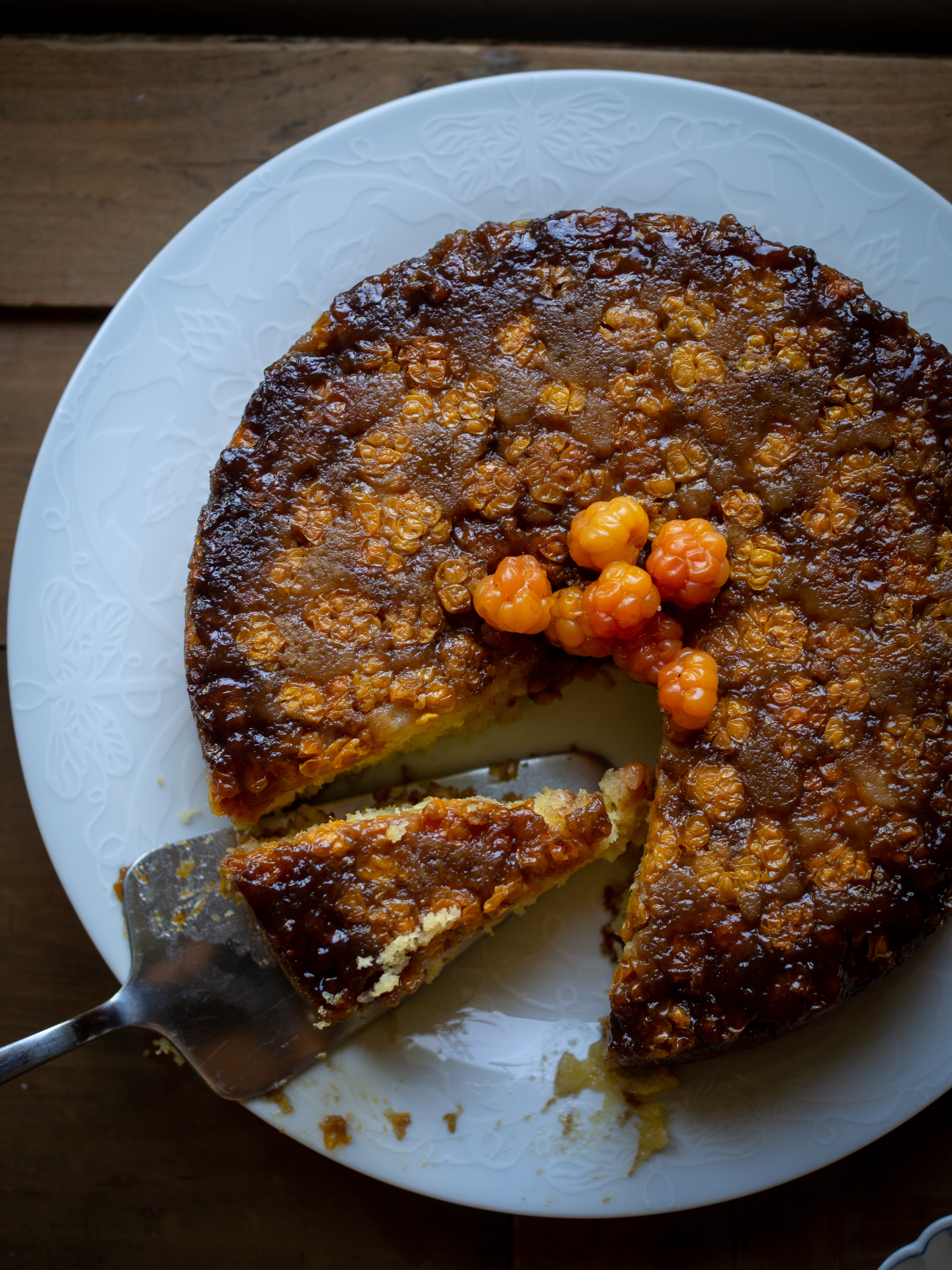 Cloudberry Upside Down Cake (multekake)