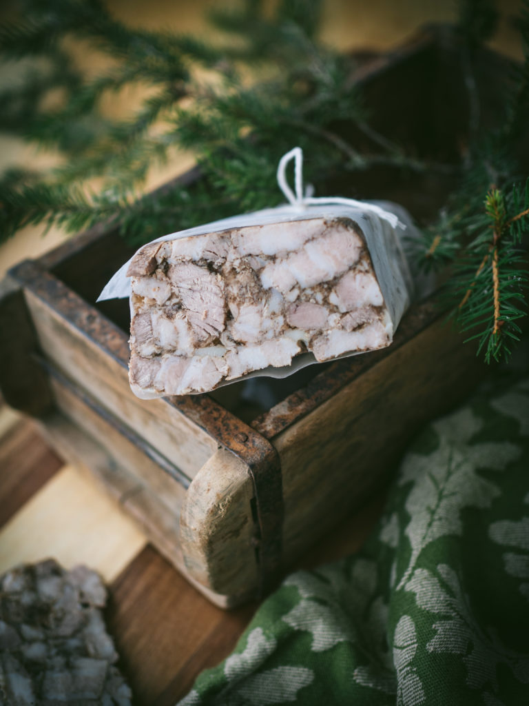 Julesylte (Norwegian Christmas Pressed Pork)