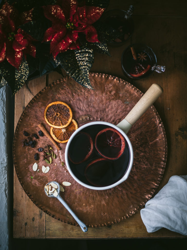 Gløgg (Norwegian mulled wine)