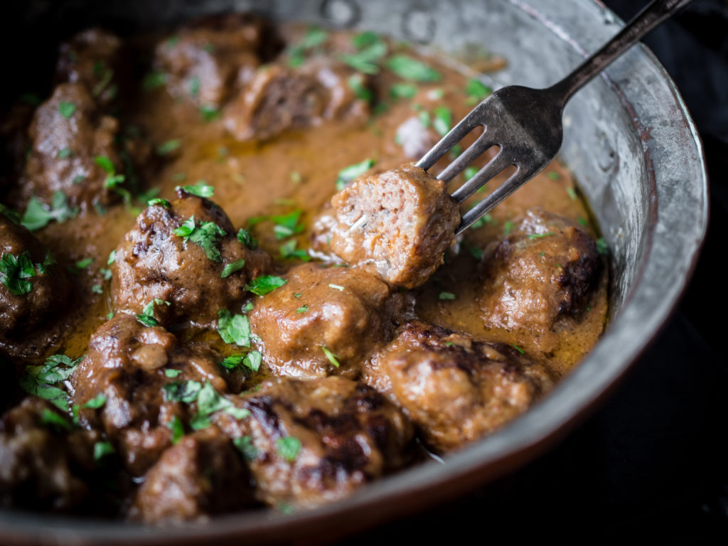 Norwegian Brown Cheese Meatballs (Kjøttkaker med Brunost)