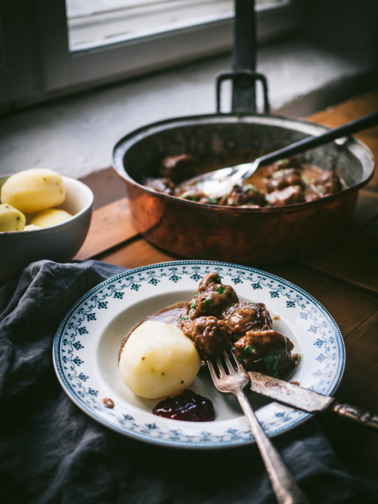 Norwegian Brown Cheese Meatballs (Kjøttkaker med Brunost)