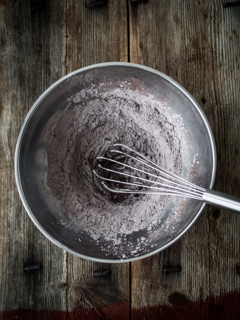 Sweet Buns with a Chocolate Glaze, Walnut Custard and Cream (Fastelavnsboller med valnøtterkrem og sjokoladeglasur)