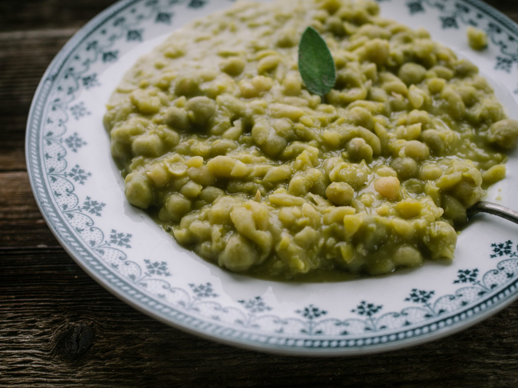 Ertestuing (Norwegian Stewed Green Peas)