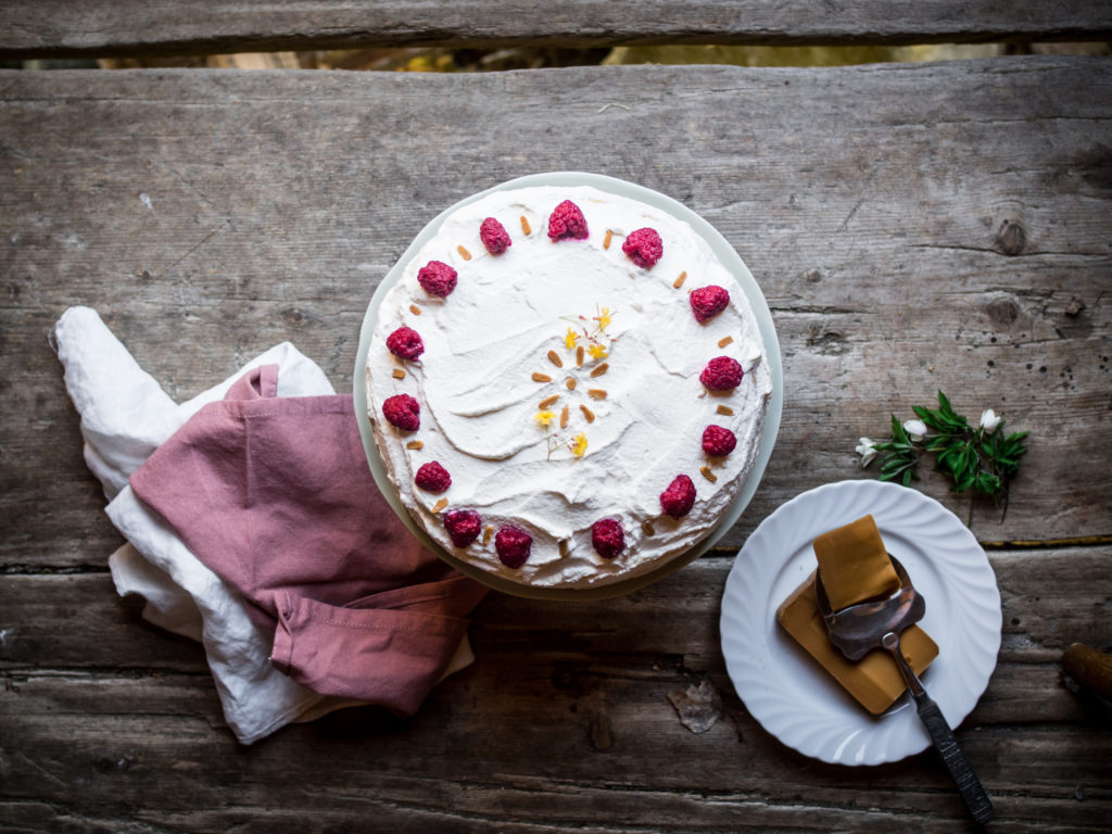 Layer Cake with Brunost Custard (Bløtkake med Brunost)