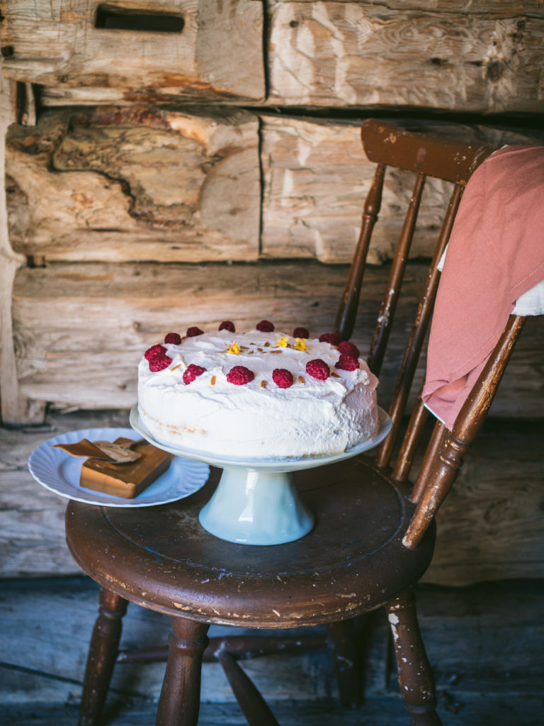 Layer Cake with Brunost Custard (Bløtkake med Brunost)