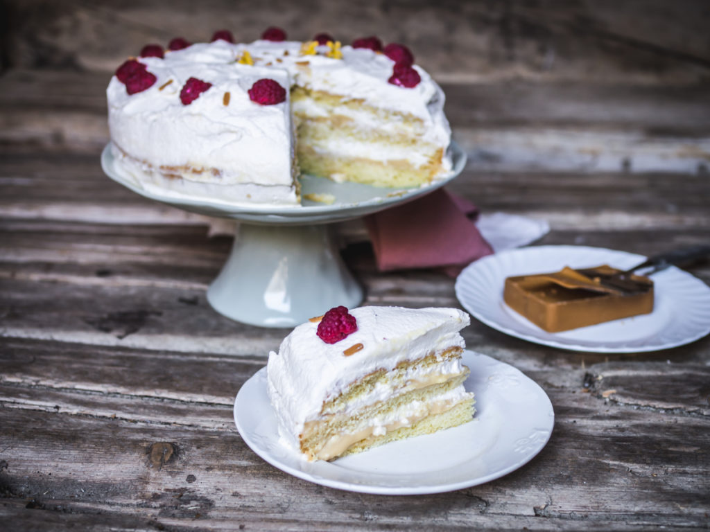Layer Cake with Brunost Custard (Bløtkake med Brunost)