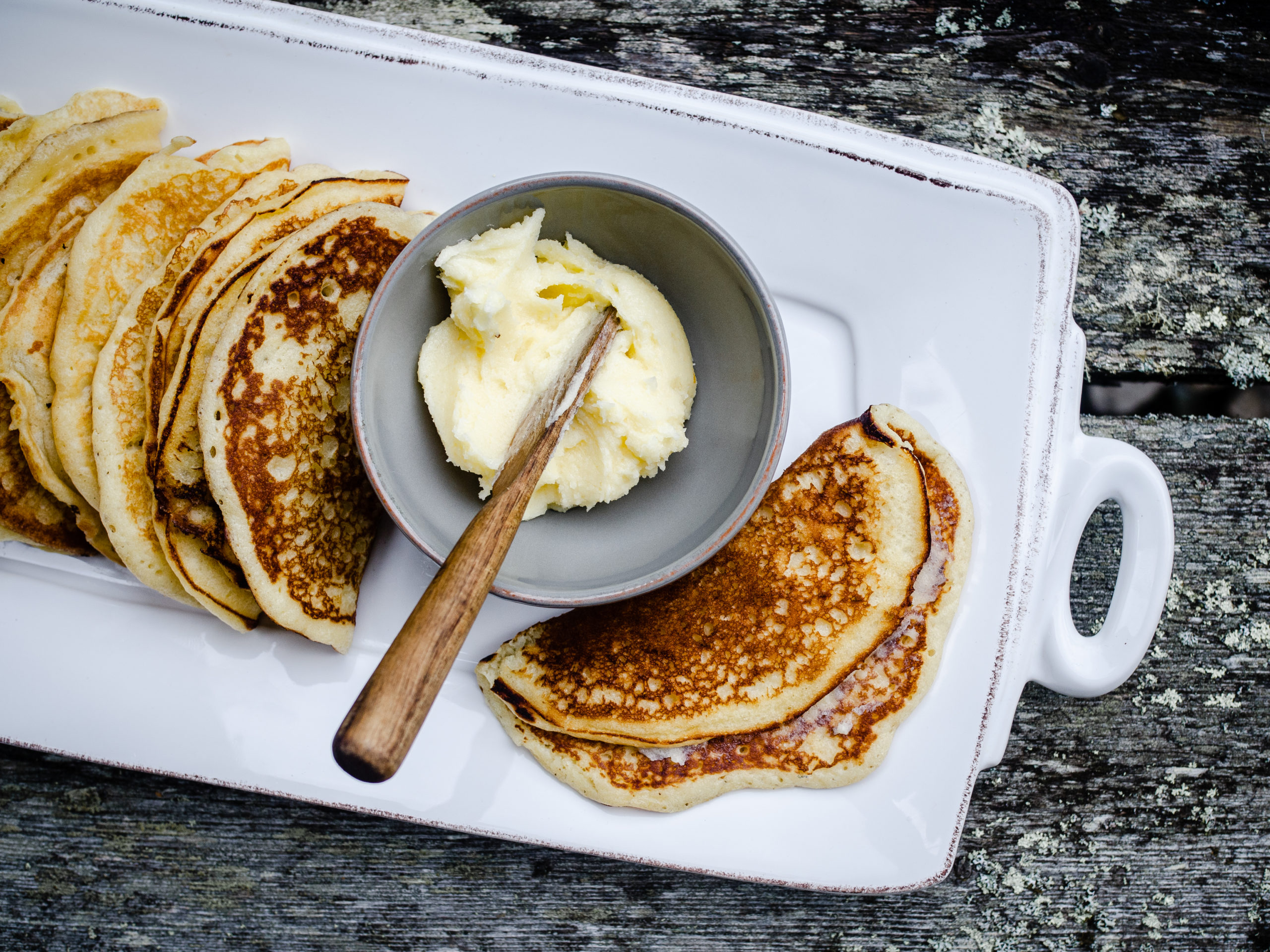 Norwegian Griddle Cakes with Buttercream (sveler med smørkrem)
