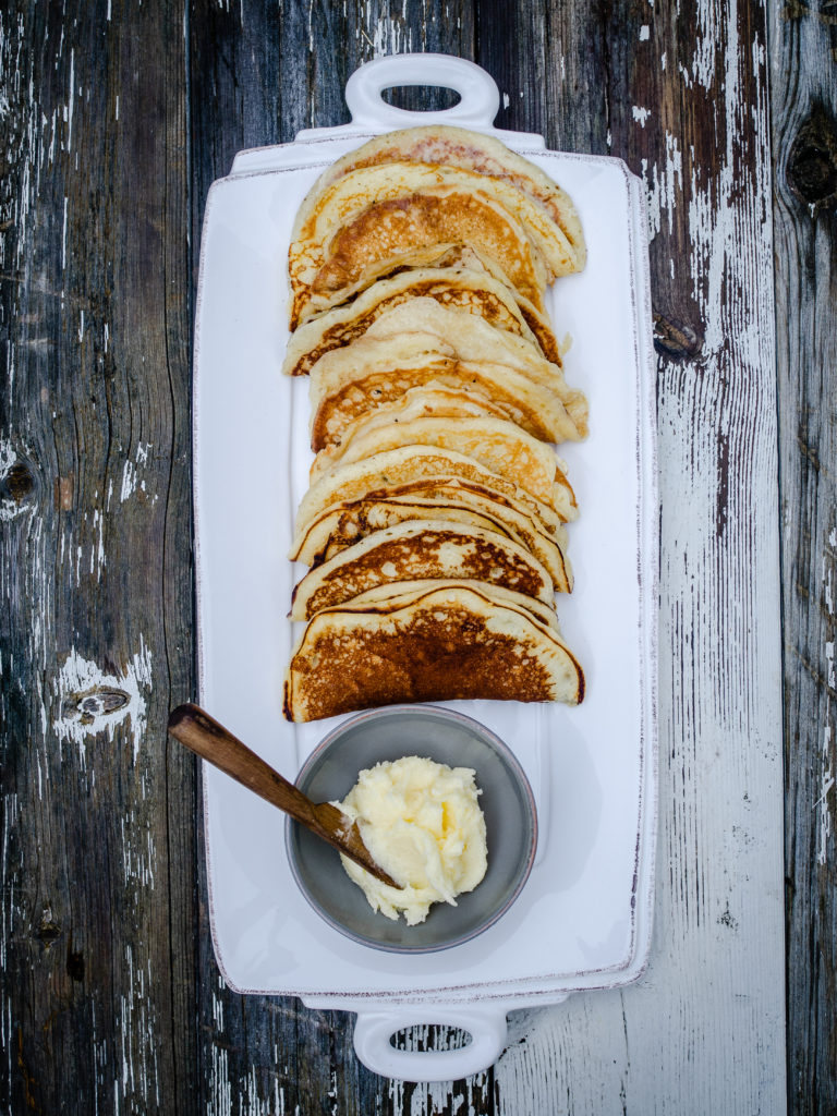 Norwegian Griddle Cakes with Buttercream (sveler med smørkrem)