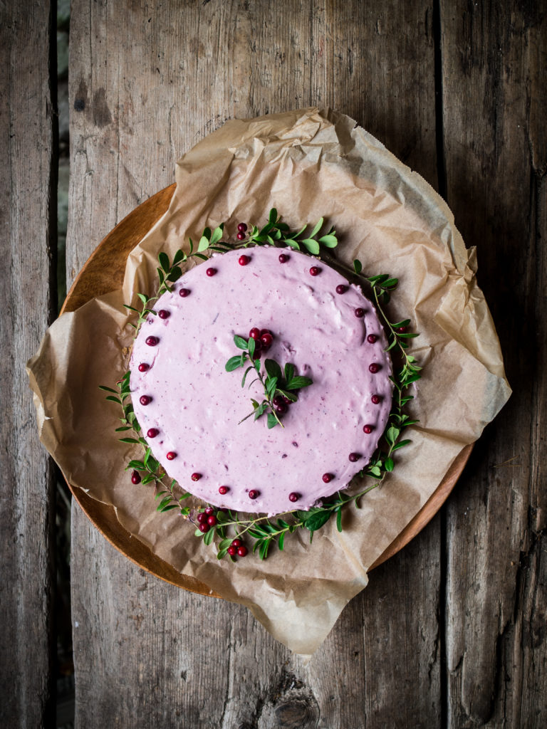 Lingonberry Cream Cake (tyttebærfromasjkake)
