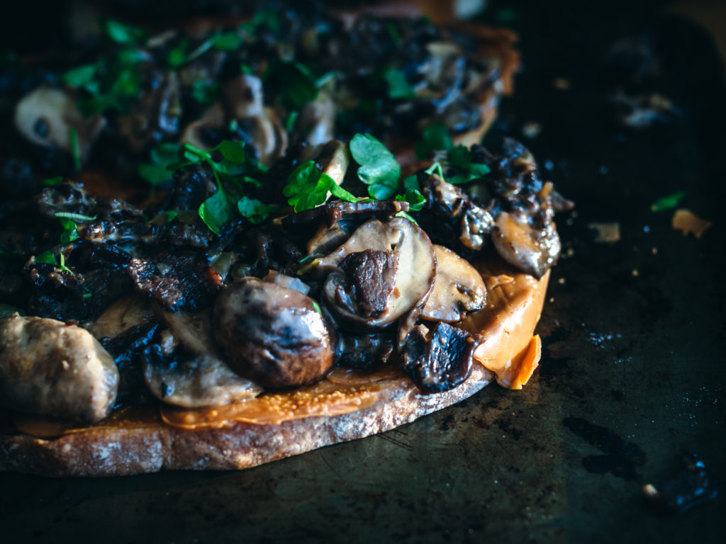 Brunost Toasts with Creamy Reindeer and Mushrooms