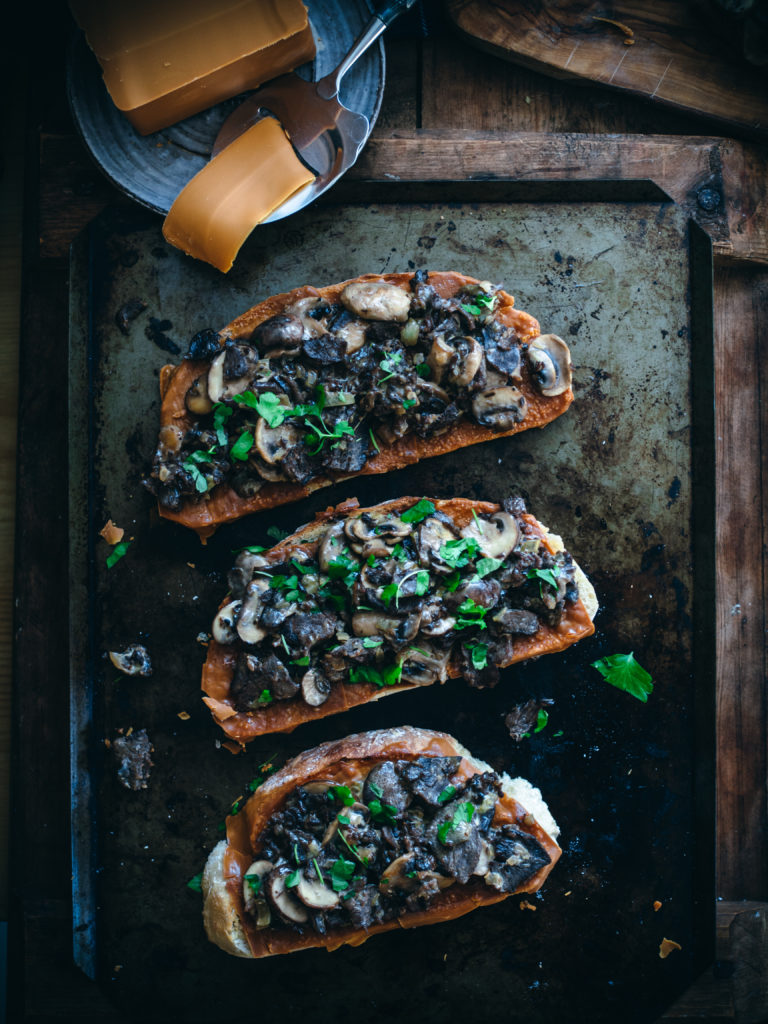Brunost Toasts with Creamy Reindeer and Mushrooms