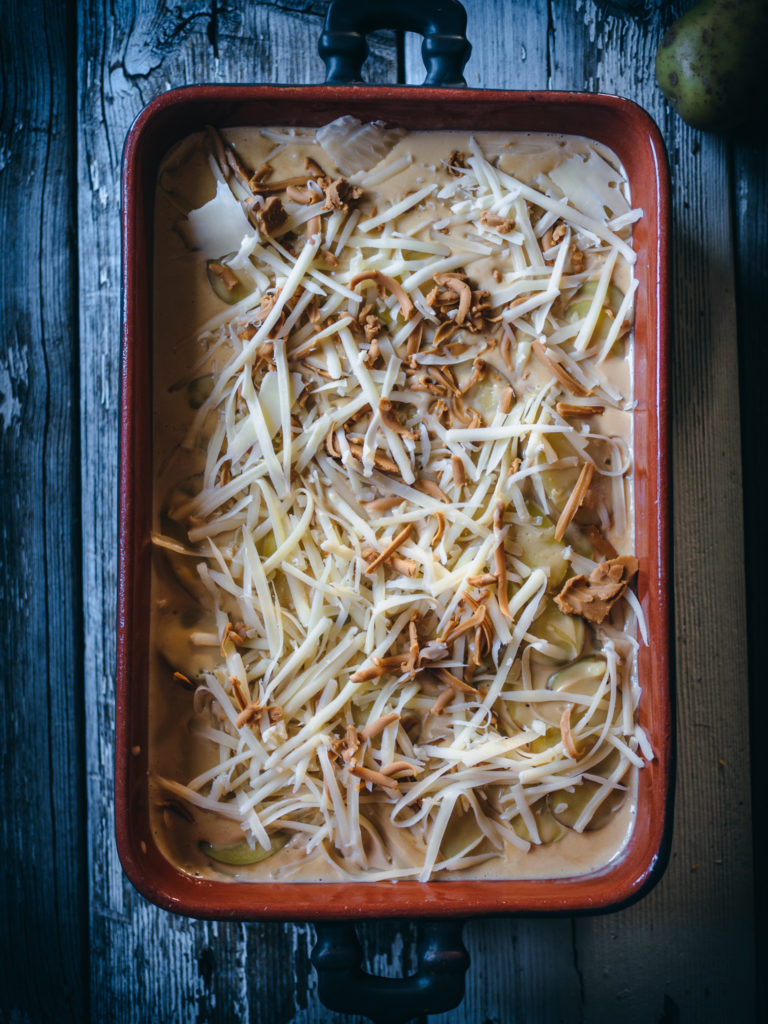 Creamy Brown Cheese Scalloped Potatoes