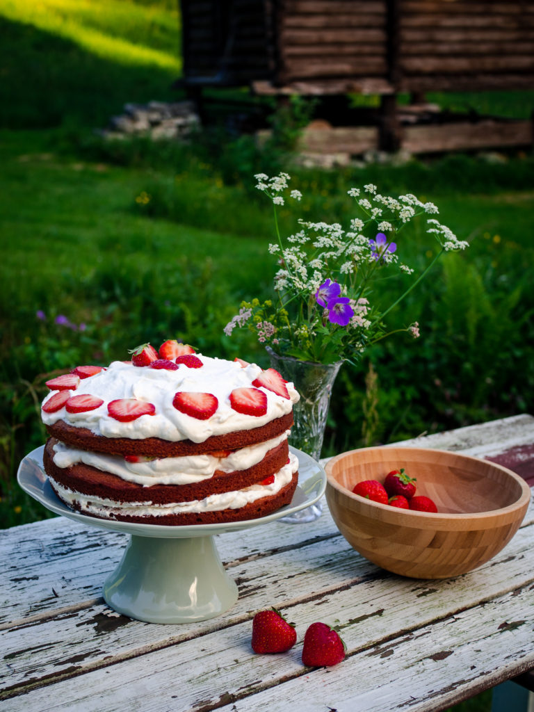 Fresh Strawberry and Cream Cake