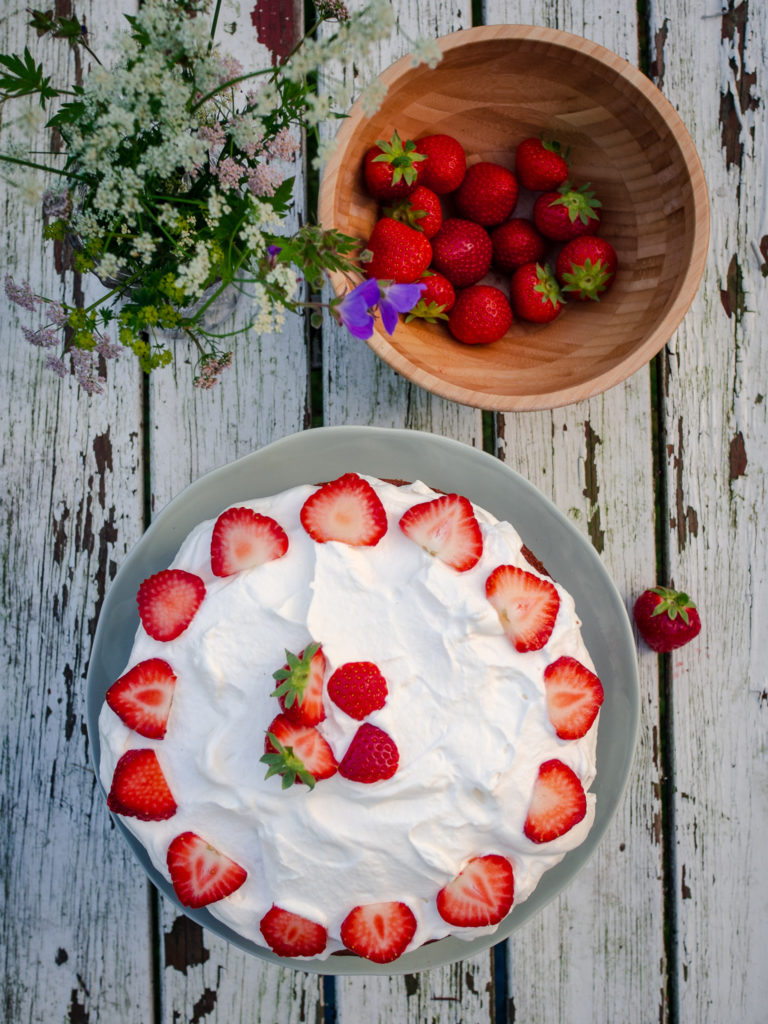 Fresh Strawberry and Cream Cake