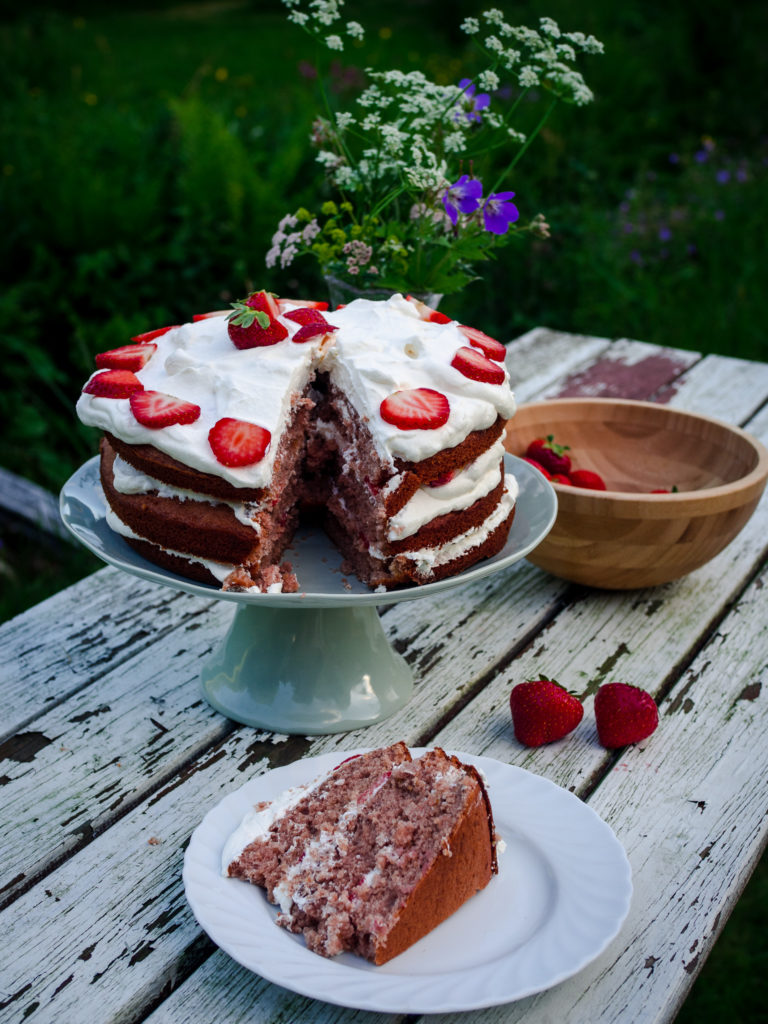 Fresh Strawberry and Cream Cake
