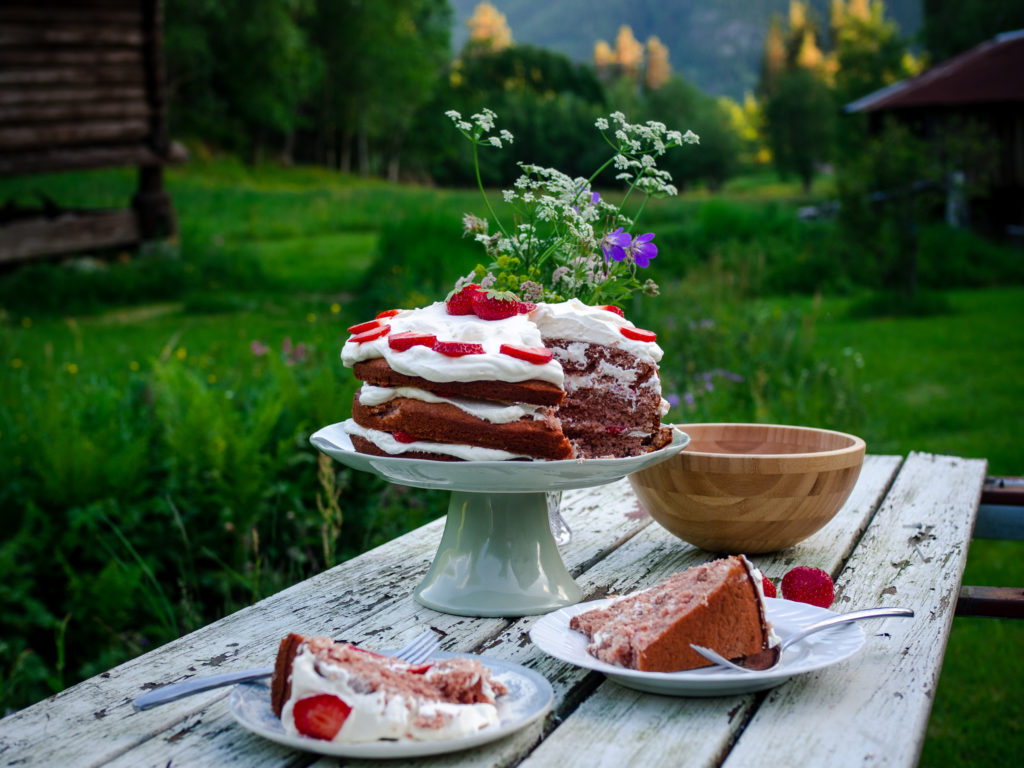 Fresh Strawberry and Cream Cake