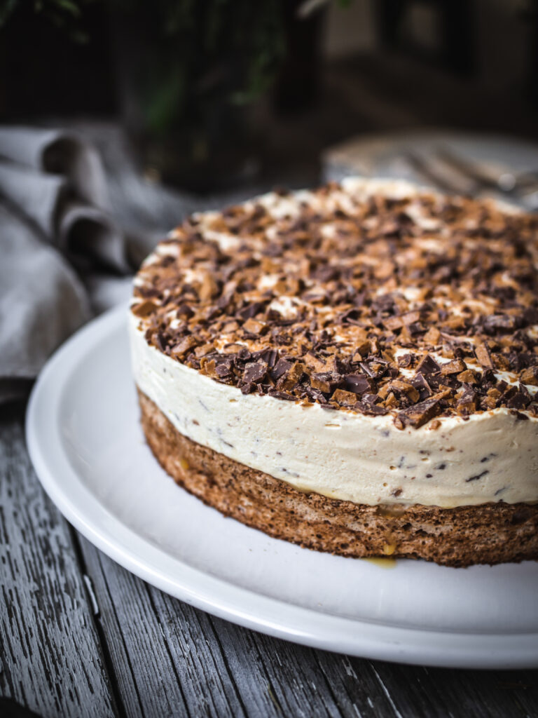 Daimiskake (Chocolate Toffee & Macaron Ice Cream Cake)