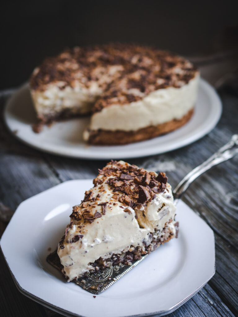 Daimiskake (Chocolate Toffee & Macaron Ice Cream Cake)