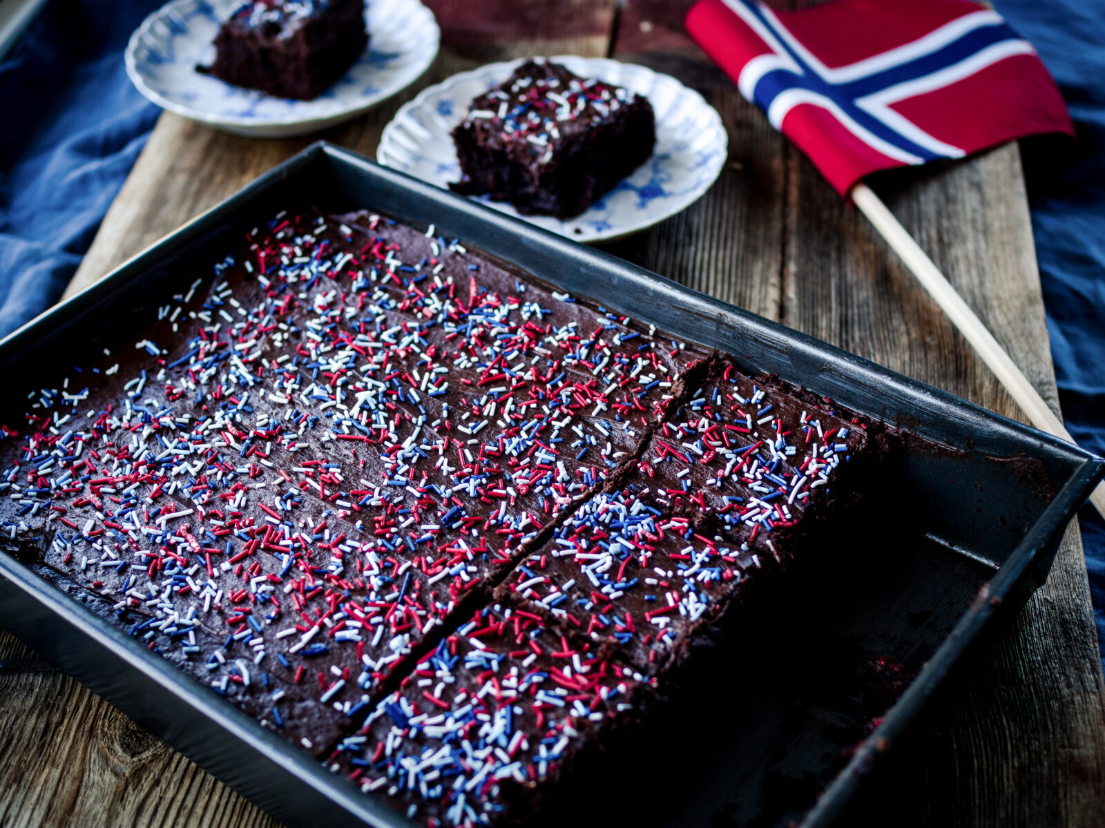 Moist Chocolate Sheet Cake (sjokoladekake i langpanne)
