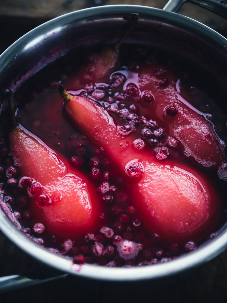 Lingonberry Poached Pears (tyttebærpære)