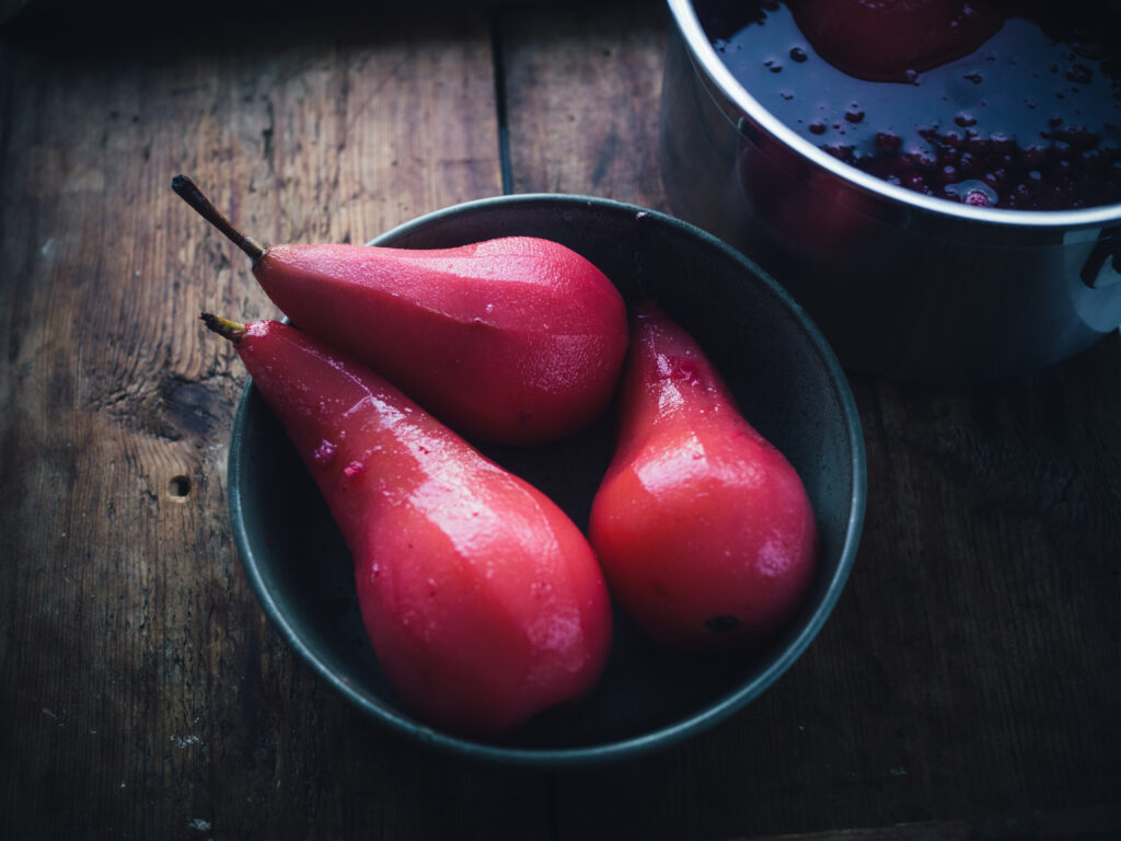 Lingonberry Poached Pears (tyttebærpære)