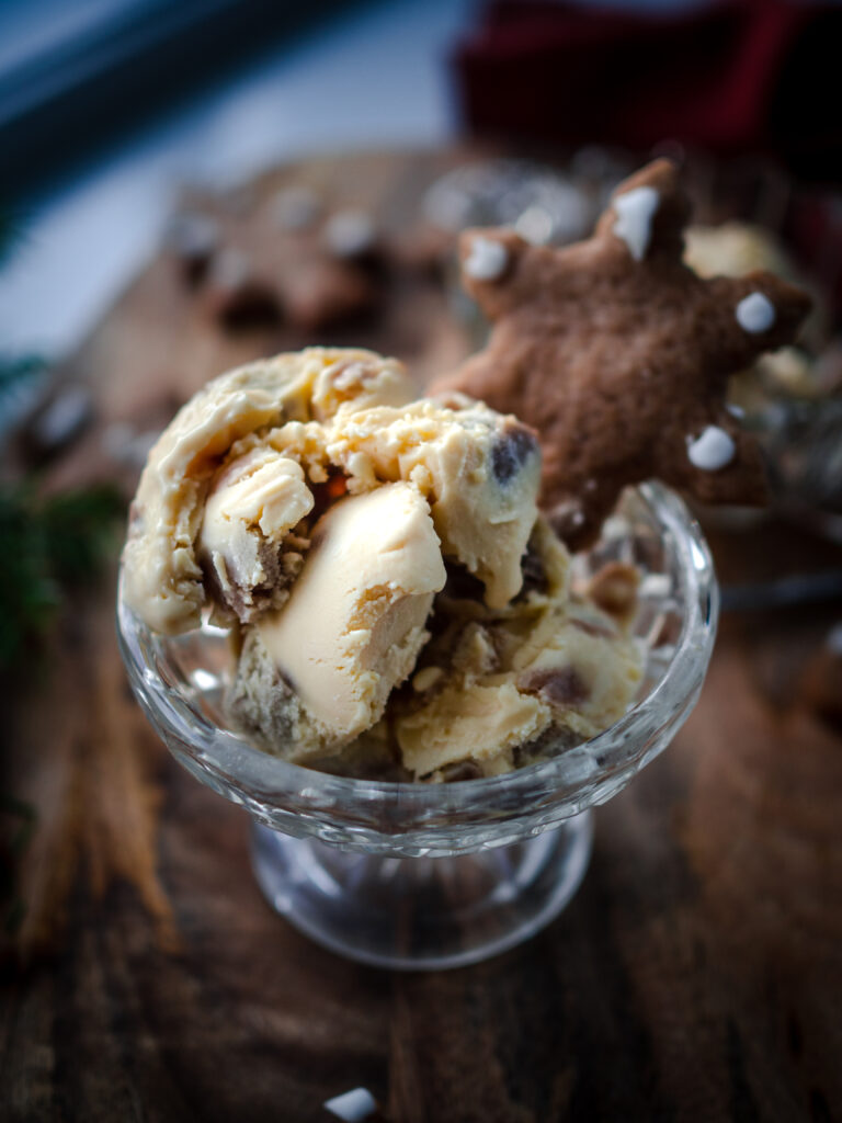 Pepperkaker Cookie Dough Ice Cream (Pepperkakeis) 