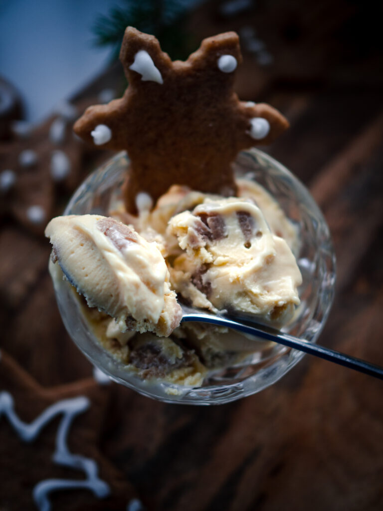 Pepperkaker Cookie Dough Ice Cream (Pepperkakeis)