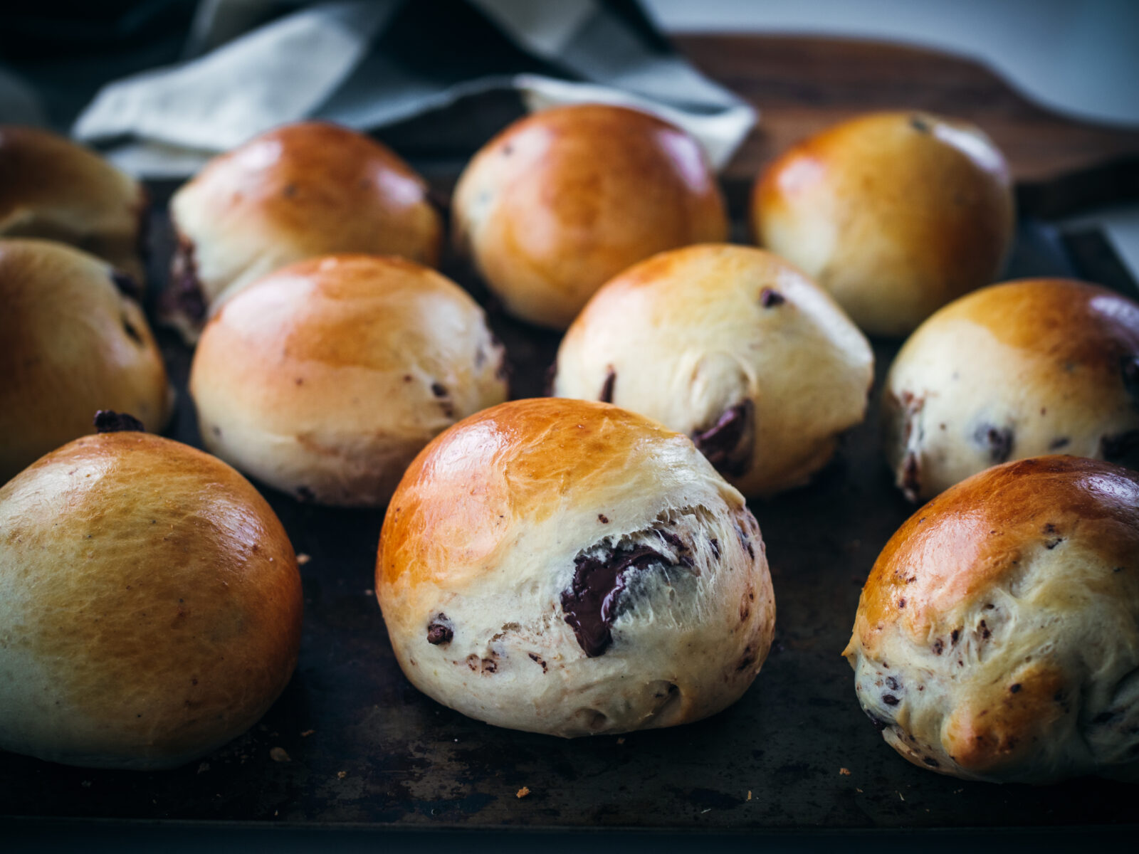 Chocolate Cardamom Buns (sjokoladeboller)