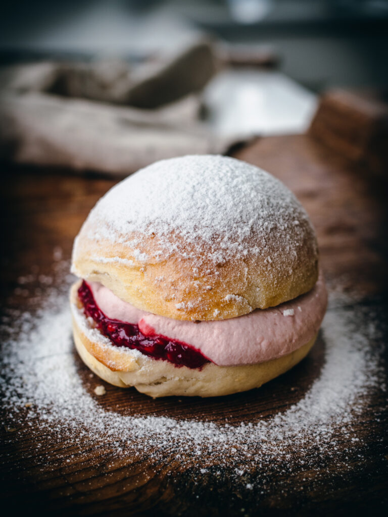 Carnaval Buns with Raspberry Cream and Jam (Fastelavnsboller med bringebær) 