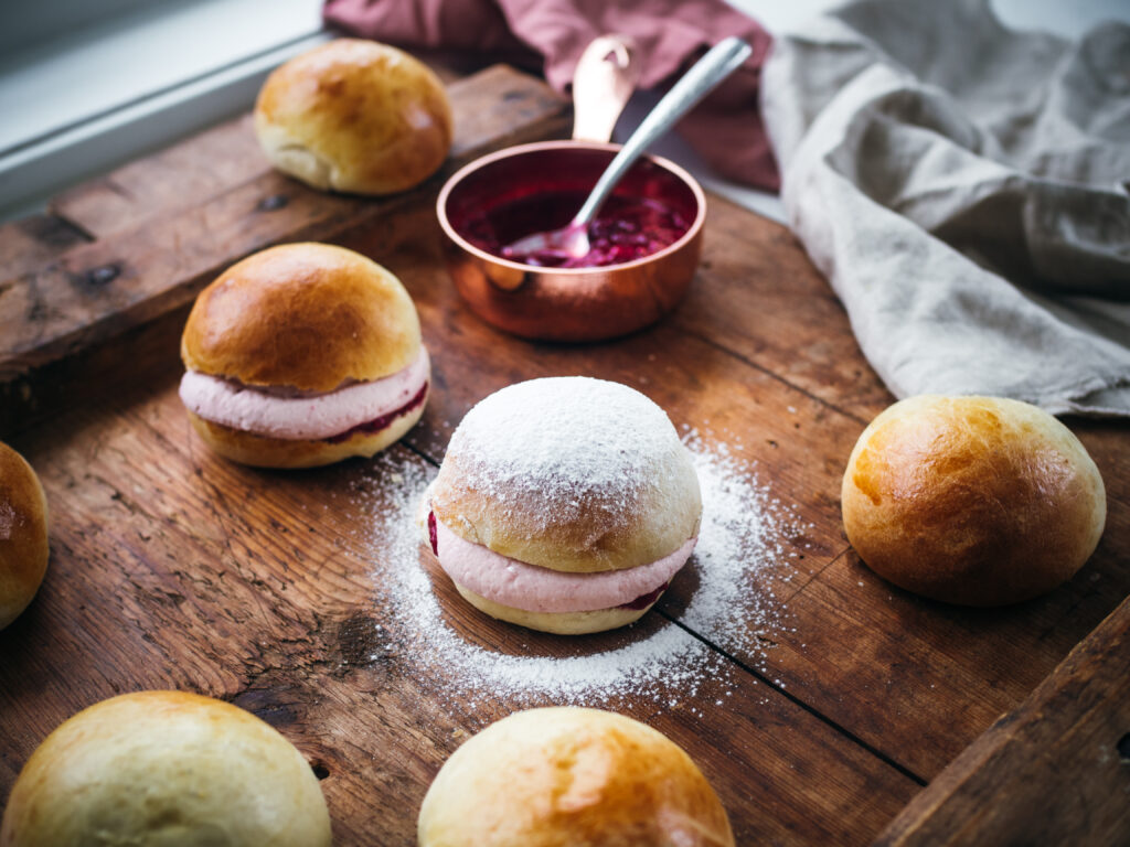 Carnaval Buns with Raspberry Cream and Jam (Fastelavnsboller med bringebær)